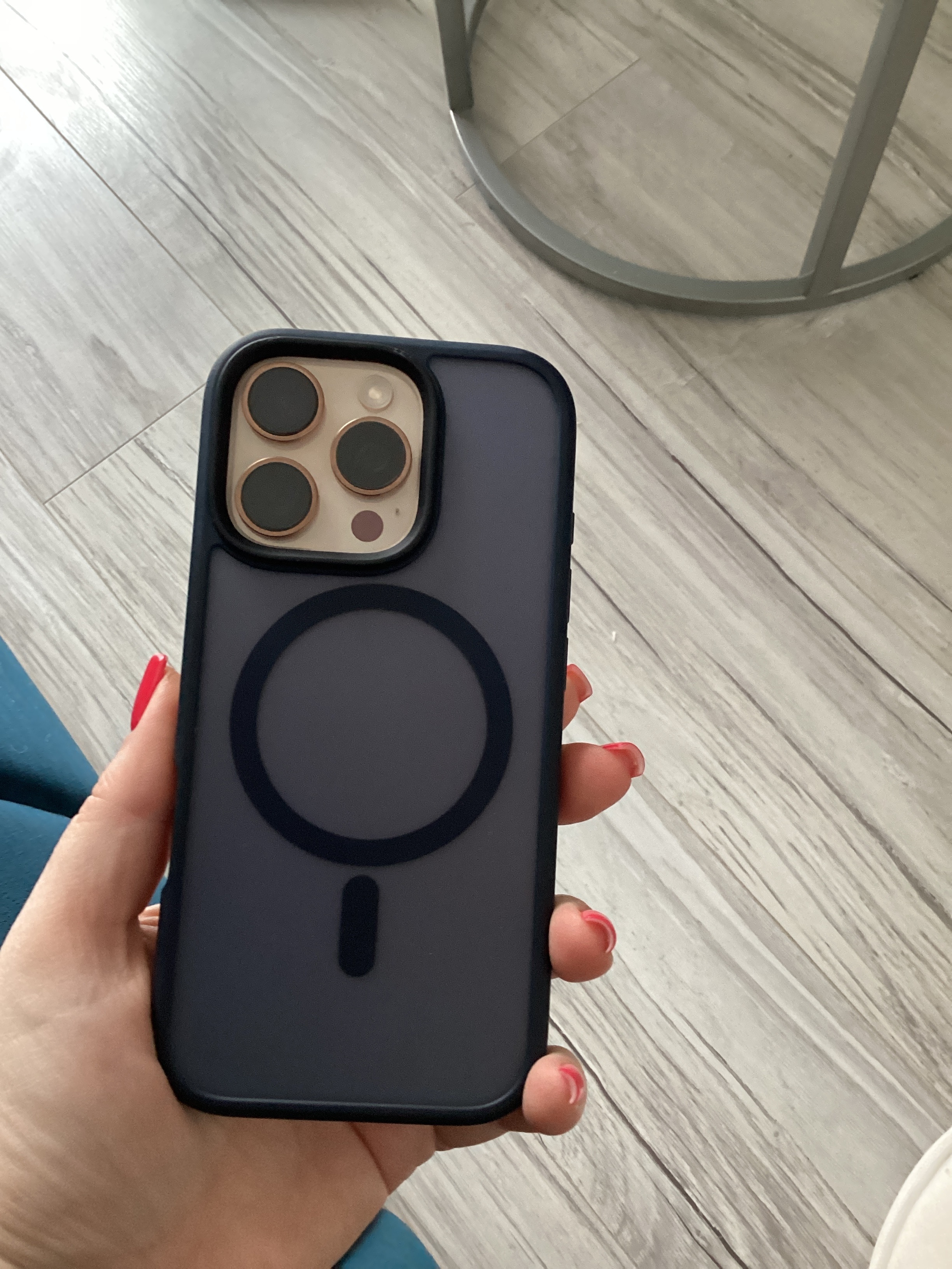Husa compatibila cu Incarcare Magsafe compatibila cu iPhone 16 Pro, CASEY STUDIOS™, de Protectie, Slim, pentru Incarcare Wireless, Margini Ridicate de Protectia Ecranului si a Camerelor, Negru