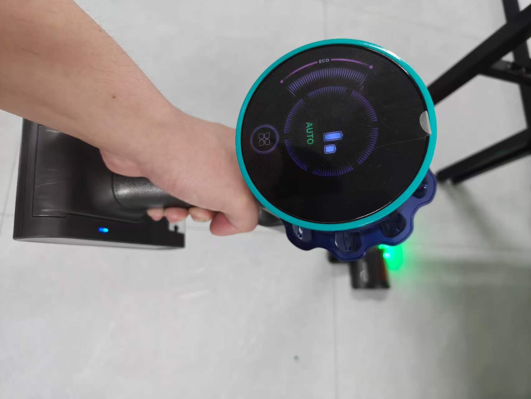 Aspirator Wireless - Pinico-S7 - cu 550W/48kPa - 60min Autonomie, Sensoare Inteligente, Ecran Touch, Perie V-Flex - Curateaza Toate Suprafeele Fara Efort