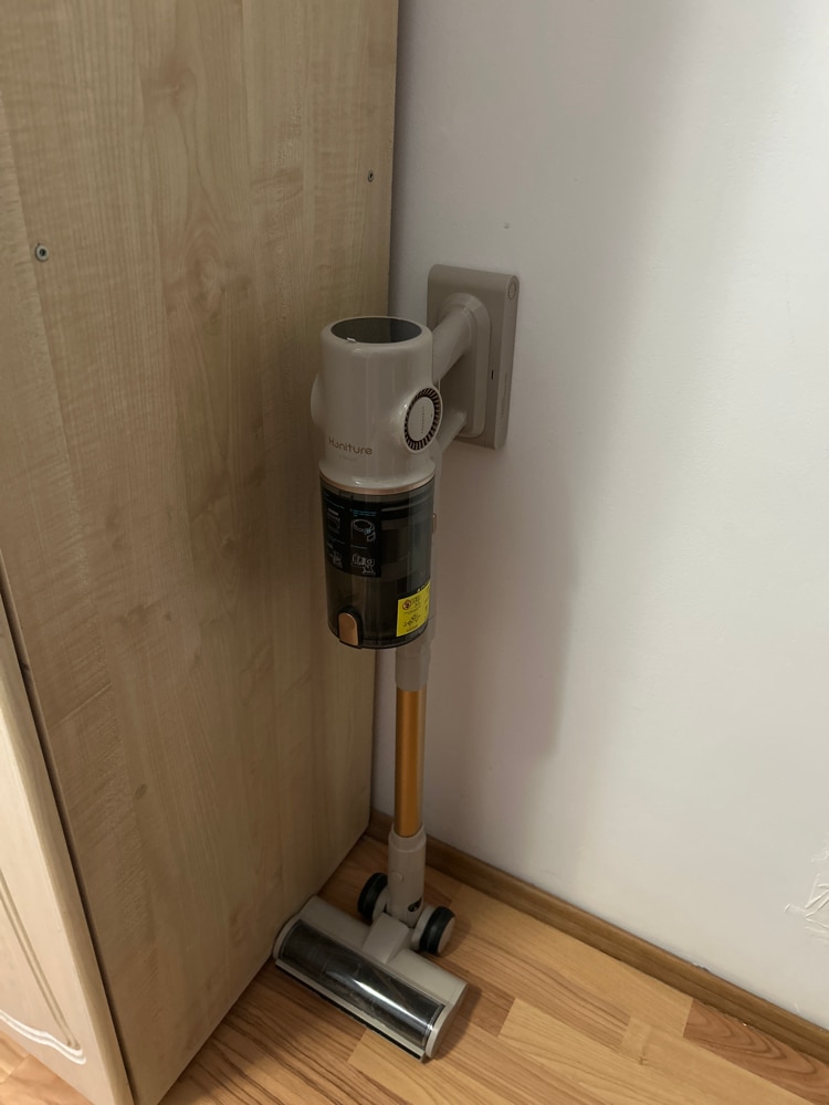 Aspirator vertical fara fir BUTURE VC60, Rapaz,450W, putere mare de aspirare - 38 kPa, 3 viteze, ecran inteligent, autonomie 45–55 min, filtrare 7 straturi, perie anti-par, lumina LED, rezervor 1.5 L, aspirator de mana, accesorii incluse, potrivit pentru