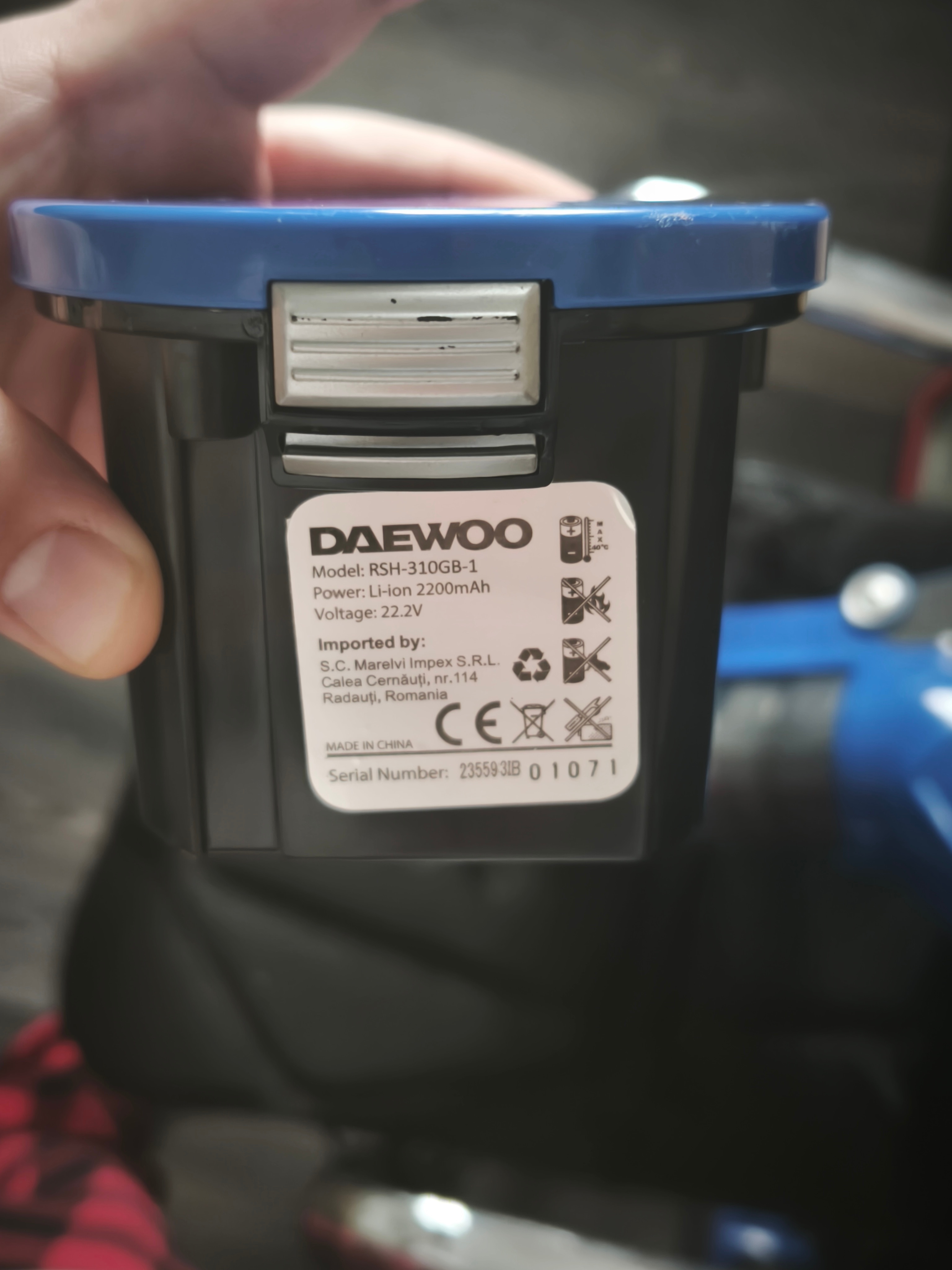 Aspirator vertical cu acumulator, Daewoo, capacitate colectare 0.6 l, Putere 130 W, Albastru