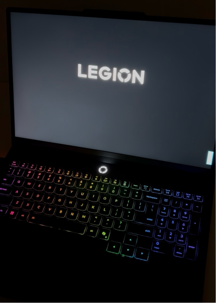 Laptop Gaming Lenovo Legion Pro 5 16ADR10 cu procesor AMD Ryzen™ 9 8940HX pana la 5.3GHz, 16" WQXGA, IPS, 240Hz, 16GB DDR5, 1TB SSD, NVIDIA® GeForce RTX™ 5060 8GB GDDR7, NO OS, Eclipse Black, 3y on-site Premium Care