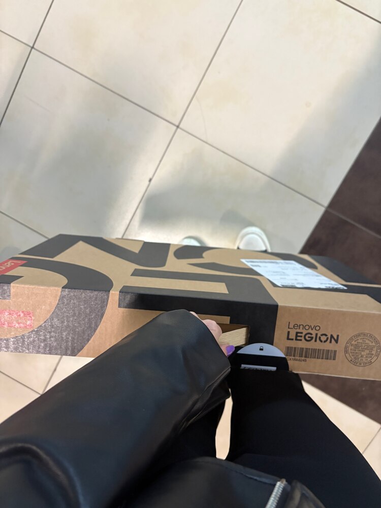 Laptop Gaming Lenovo Legion Pro 5 16ADR10 cu procesor AMD Ryzen™ 9 8940HX pana la 5.3GHz, 16" WQXGA, IPS, 240Hz, 16GB DDR5, 1TB SSD, NVIDIA® GeForce RTX™ 5060 8GB GDDR7, NO OS, Eclipse Black, 3y on-site Premium Care