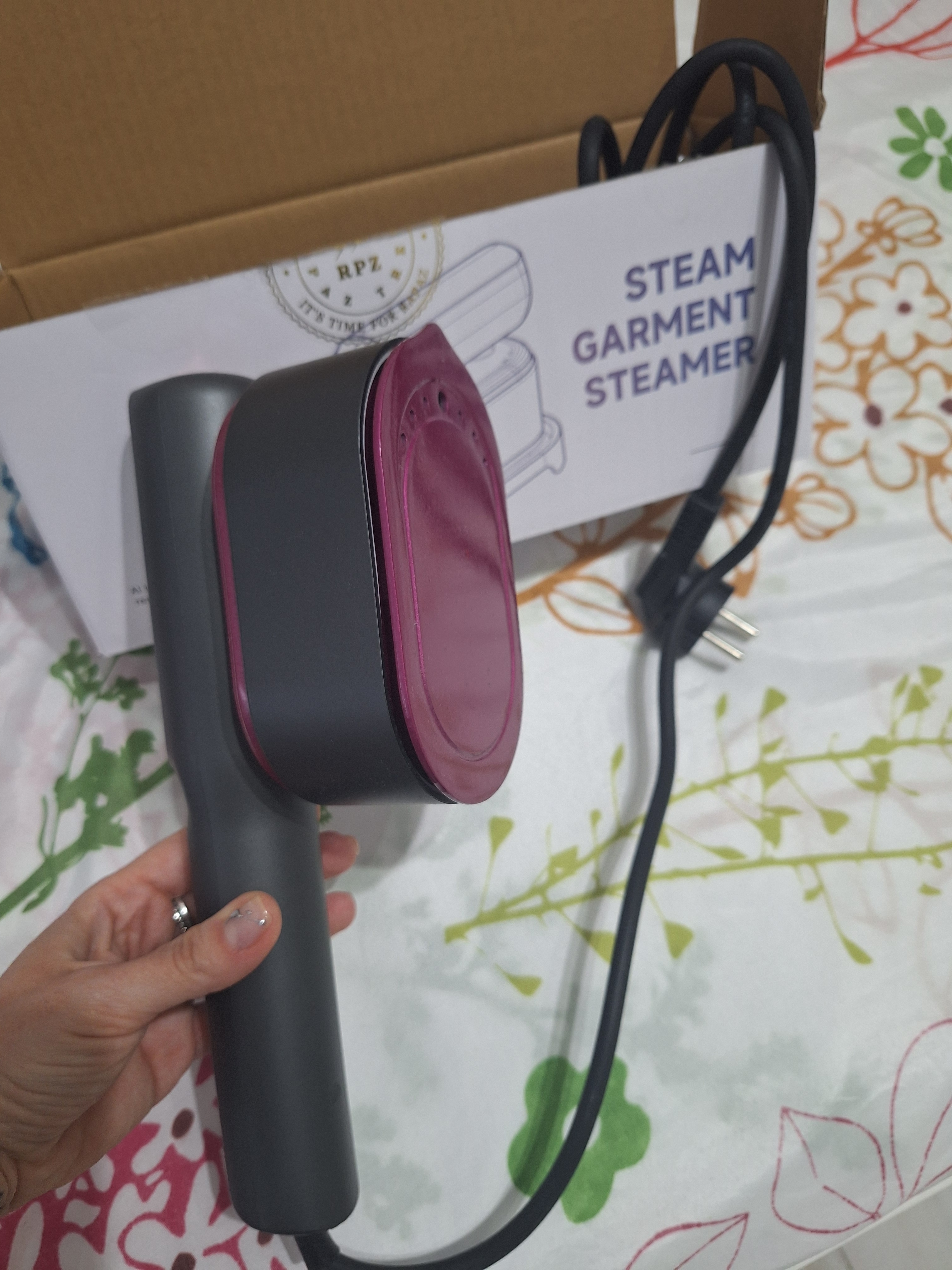 Fier de calcat cu abur RAPAZ Nano PRO 2400W, jet turbo 200 g/min, afisaj LED 5 moduri, Calcare Verticala si Orizontala, talpa ceramica, rezervor detasabil 350 ml, alb-verde