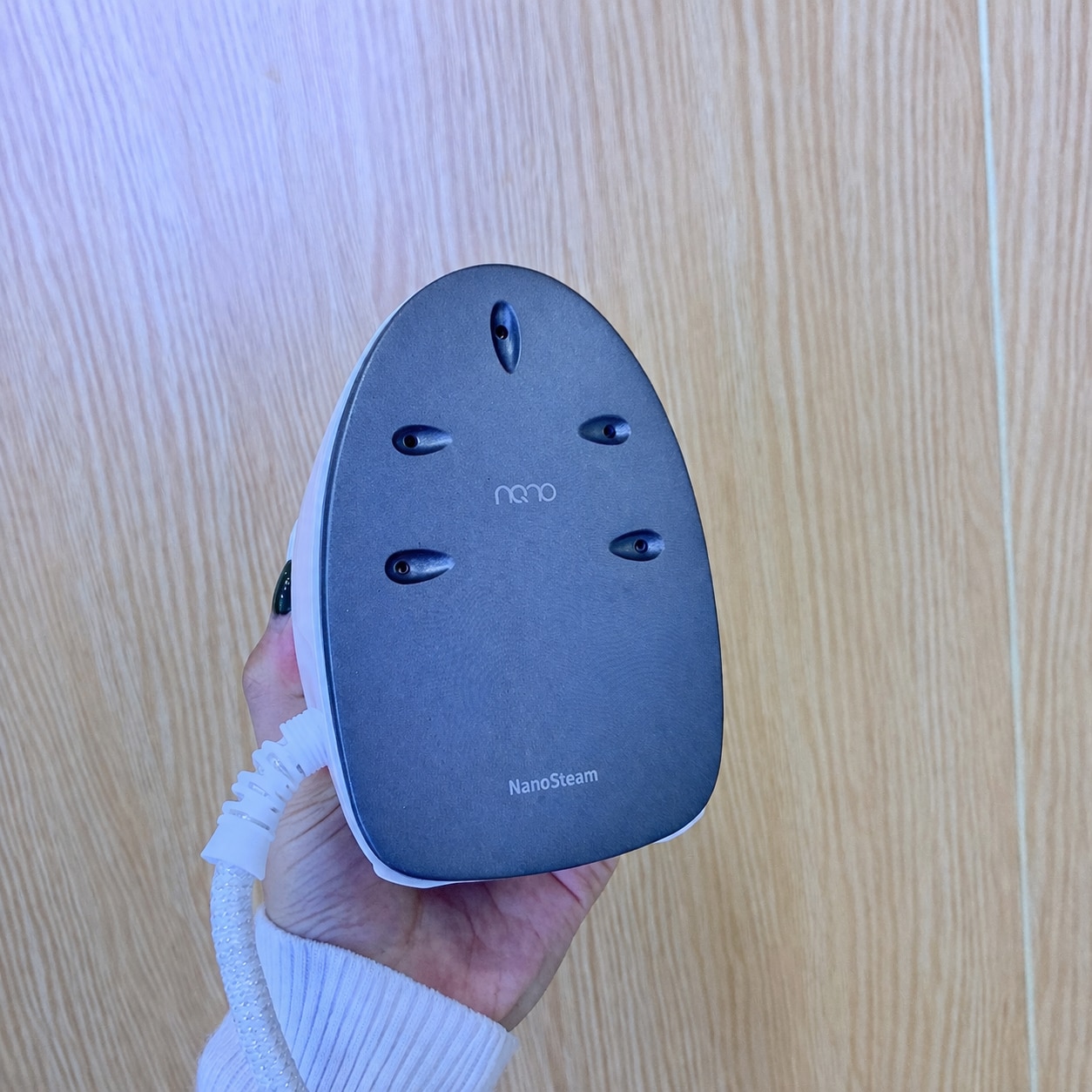 Fier de Calcat cu Abur Nano|4 moduri de calcare (2 uscate + 2 cu abur);Functie cu ioni negativi;Oprire automata de siguranta;Talpa curbata;Calcare orizontala si verticala;cu priza de calatorie