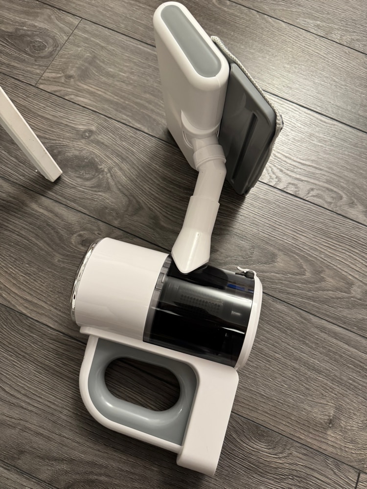 Aspirator vertical Fara Fir 2 in 1, Functie de Mop, 3 Capete incluse, 2 cartuse filtrante, Autonomie 35 minute, 100W, 15000Pa, 3 Trepte Putere, Filtrare HEPA, baterie 2000mAh, incarcare Type-C, Cap Flexibil 180°, recipient praf 880ml, filtrare 96.99%, Alb