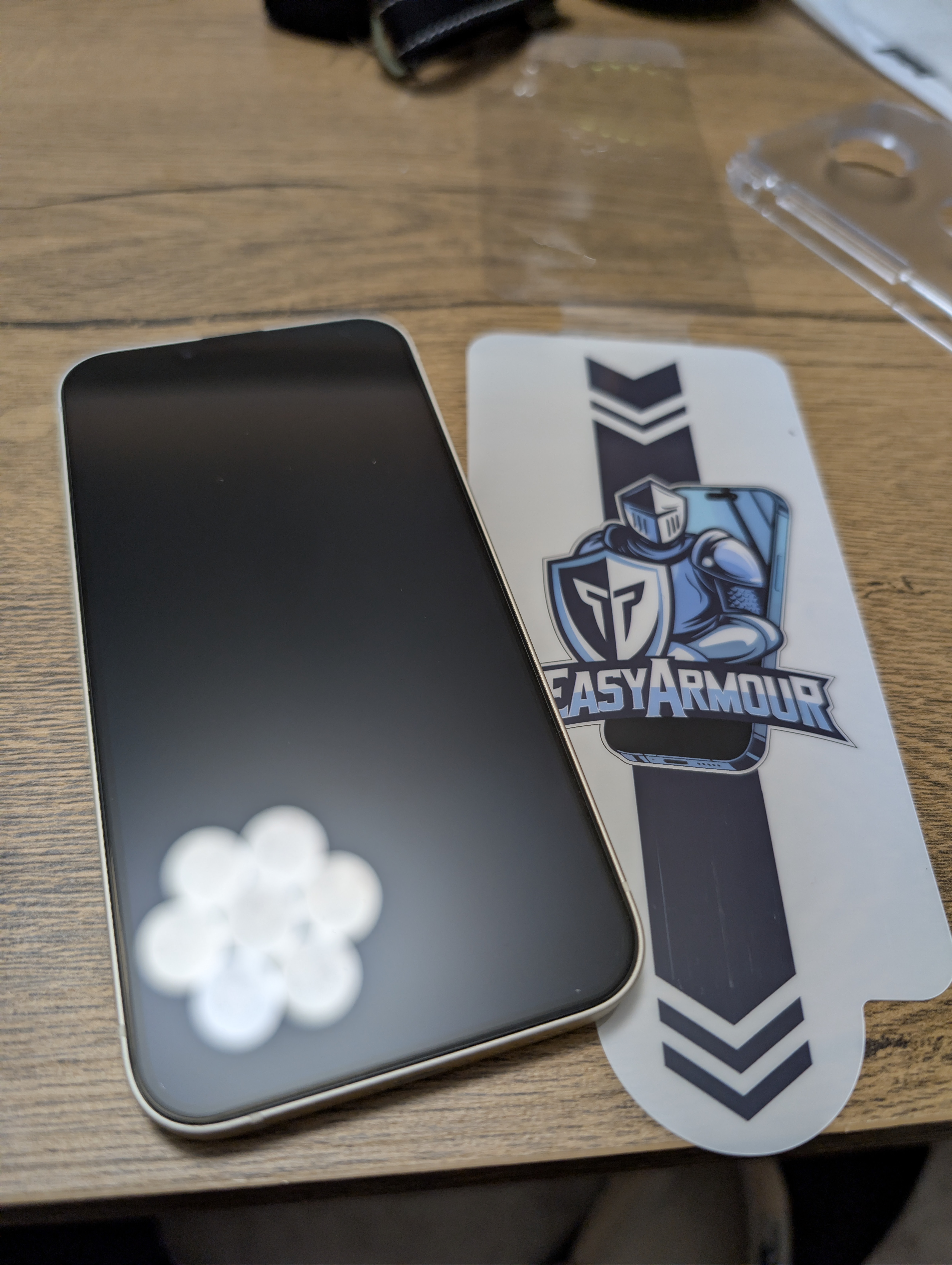 Set 2 Folii Sticla EasyArmour cu Aplicator pentru iPhone 13 / 13 Pro / 14, Instalare Usoara Fara Experienta, Margini Negre 3D, Full Glue, Sticla Securizata 9H, Protectie Ecran Anti-Soc, Kit Montaj Inclus, Fara Bule