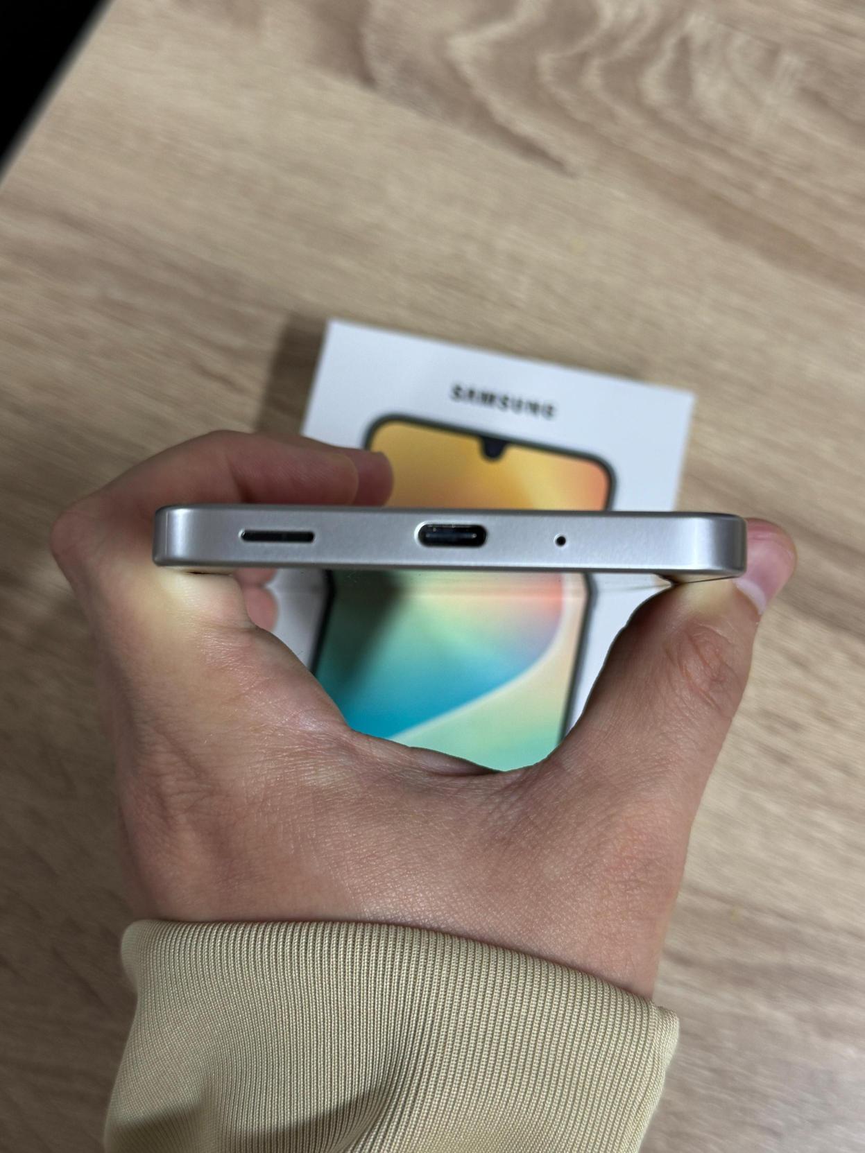 Telefon mobil Samsung Galaxy M36, 8GB RAM, 128GB, 5G, Haze Orange
