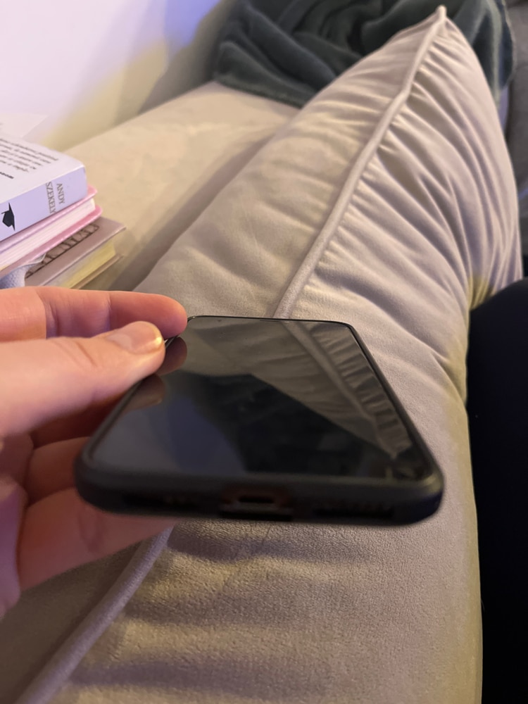 Husa protectie Mat-Tech compatibila cu iPhone X / XS, Textura Carbon, Finisaj Mat, Anti-Shock, Anti-Fingerprint, Rezistenta la impact, Negru