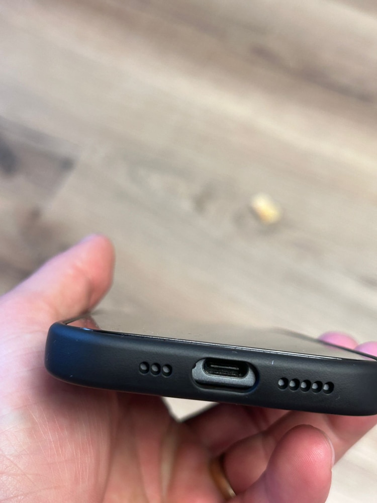 Husa compatibila cu Incarcare Magsafe pentru Apple iPhone 17, CASEY STUDIOS™, de Protectie, Slim, pentru Incarcare Wireless, Margini Ridicate pentru Protectia Ecranului si a Camerelor, Gri Deschis