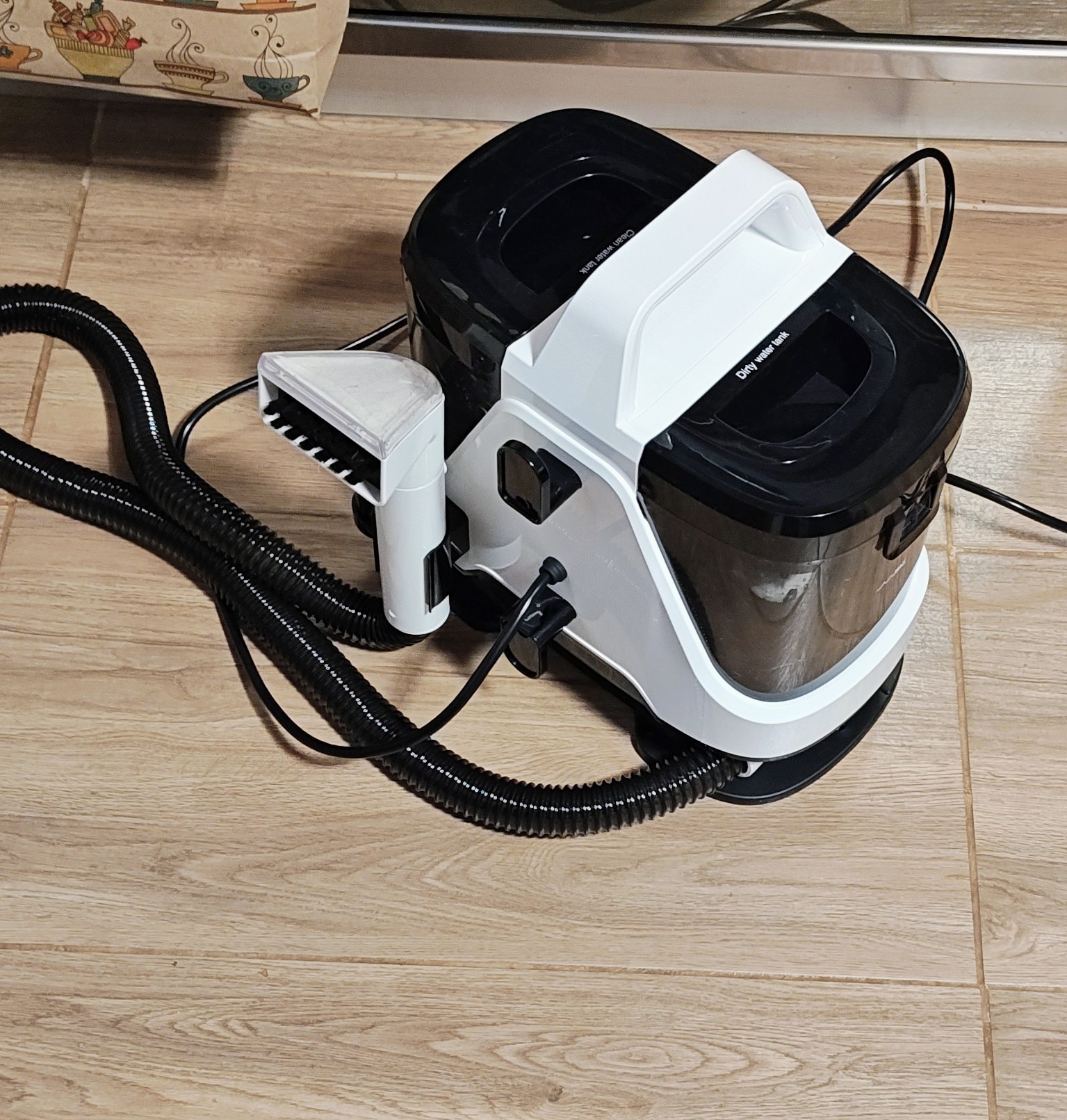 Lttsoyh® aparat portabil de curatat covoare si tapiterie, detailer auto, cu instrument de autocuratare,1700W, 85db, curatare cu abur, calcare la temperatura inalta, indeparteaza petele incapatanate si poate curata canapele, covoare, perdele,1.85l, Alb