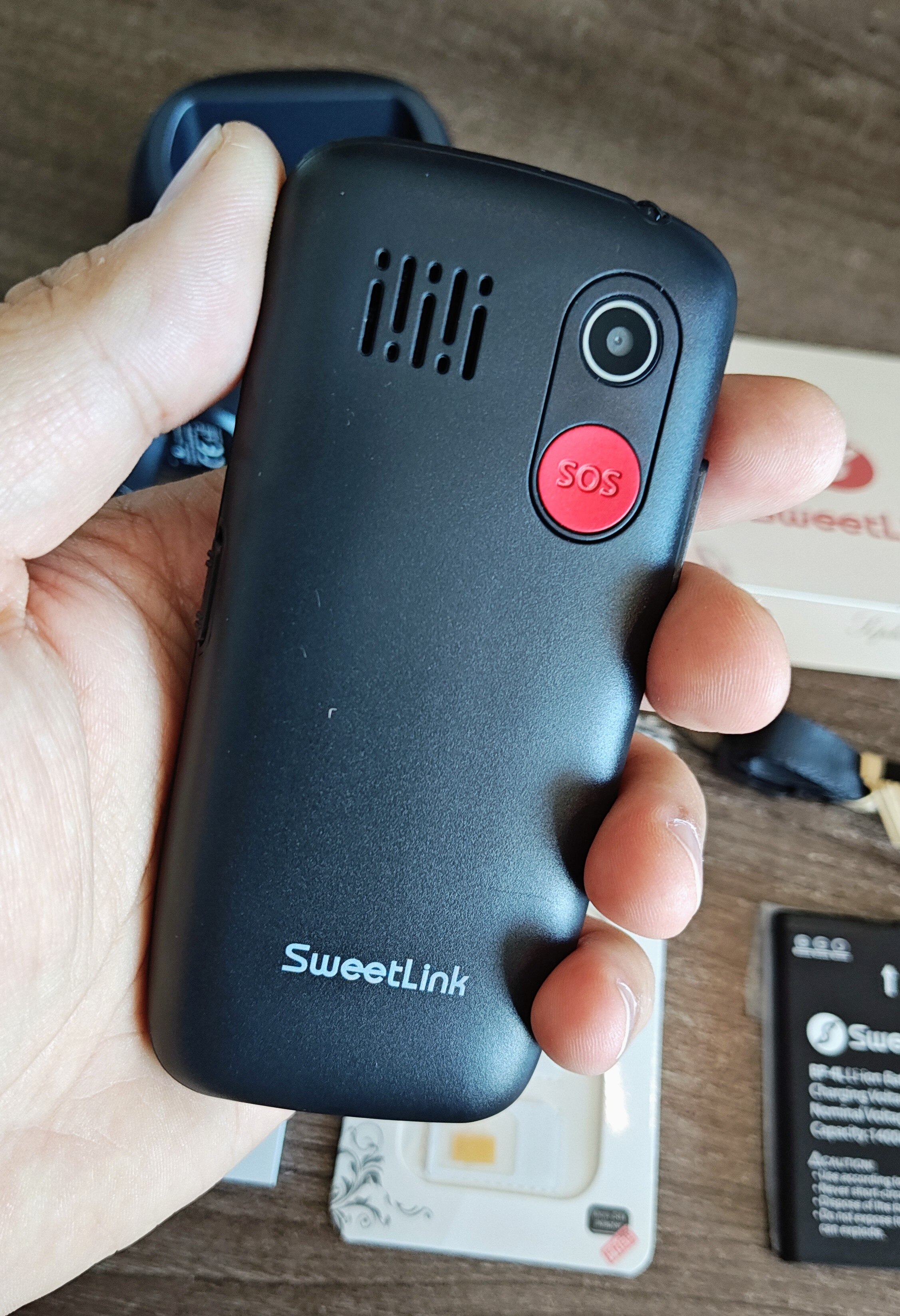 SweetLink F2 Plus Telefon mobil pentru seniori, taste mari, meniu in limba Romana, buton SOS, dual SIM, Pentru Varstnici, Bluetooth, lanterna, radio, Stand incarcare, Albastru