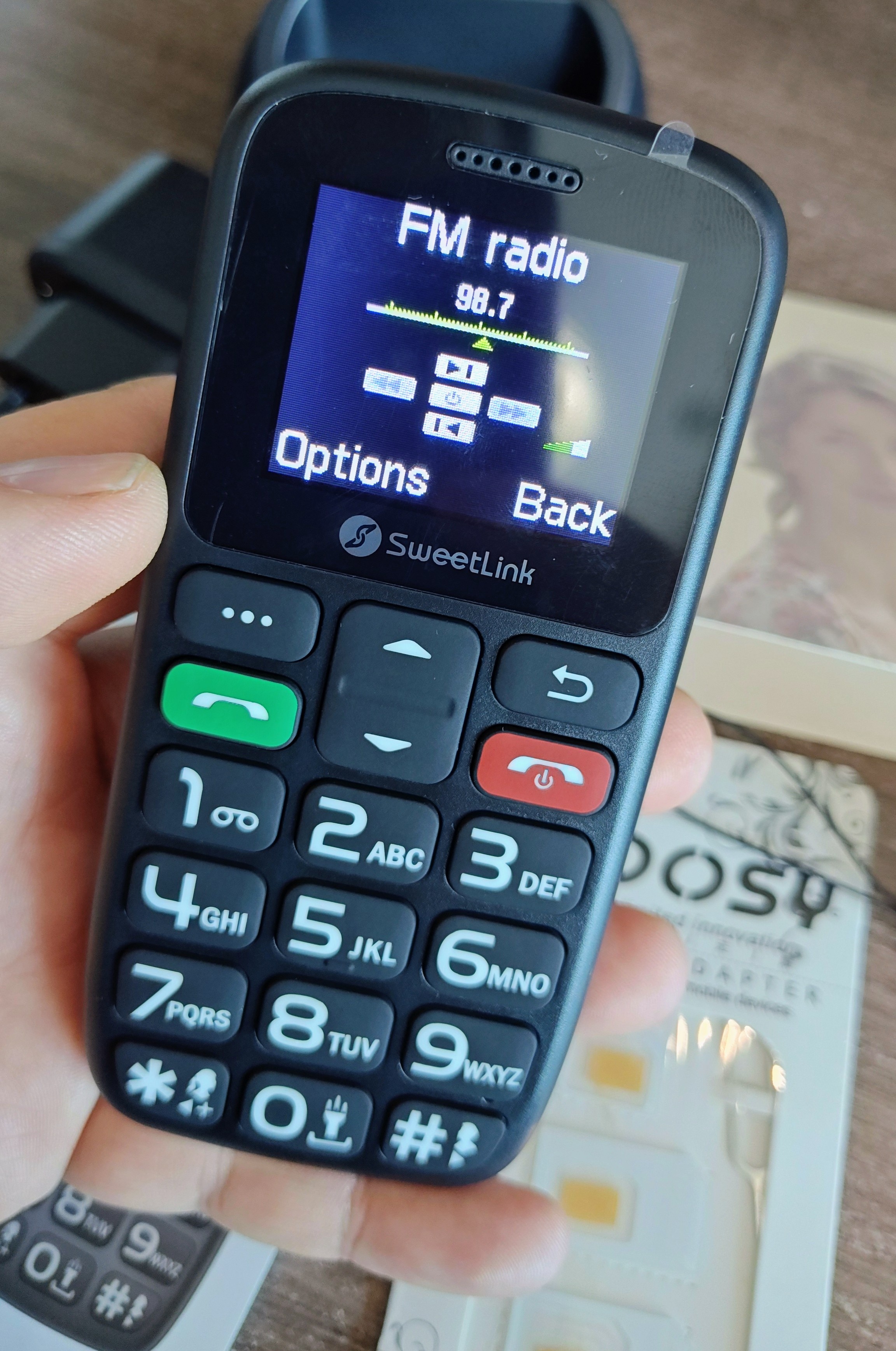 SweetLink F2 Plus Telefon mobil pentru seniori, taste mari, meniu in limba Romana, buton SOS, dual SIM, Pentru Varstnici, Bluetooth, lanterna, radio, Stand incarcare, Albastru