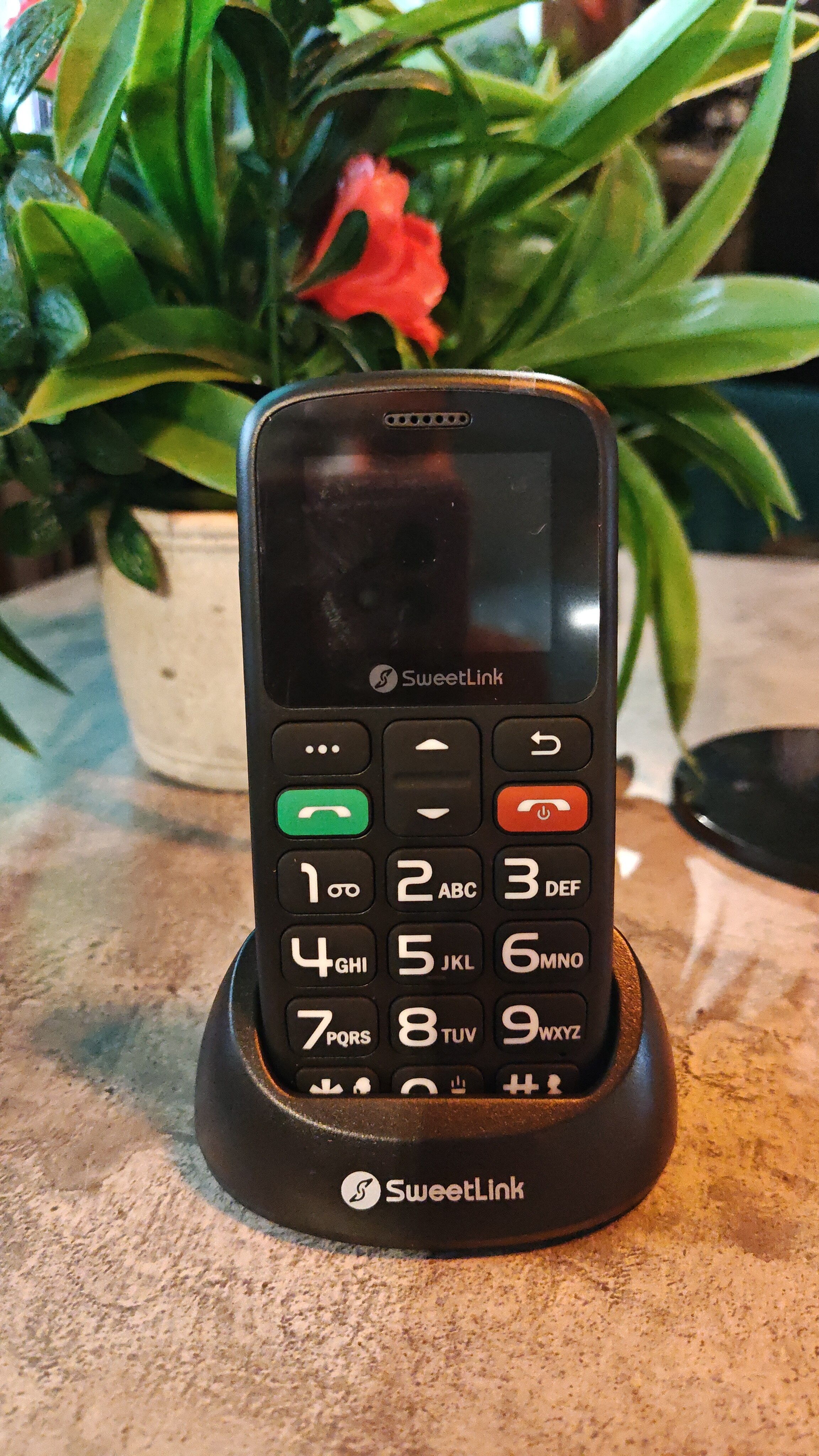 SweetLink F2 Plus Telefon mobil pentru seniori, taste mari, meniu in limba Romana, buton SOS, dual SIM, Pentru Varstnici, Bluetooth, lanterna, radio, Stand incarcare, Albastru