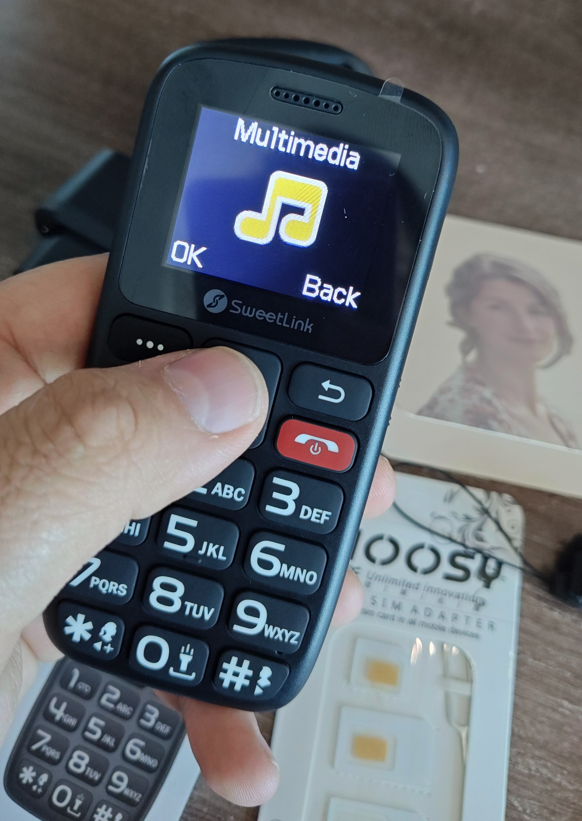 SweetLink F2 Plus Telefon mobil pentru seniori, taste mari, meniu in limba Romana, buton SOS, dual SIM, Pentru Varstnici, Bluetooth, lanterna, radio, Stand incarcare, Albastru