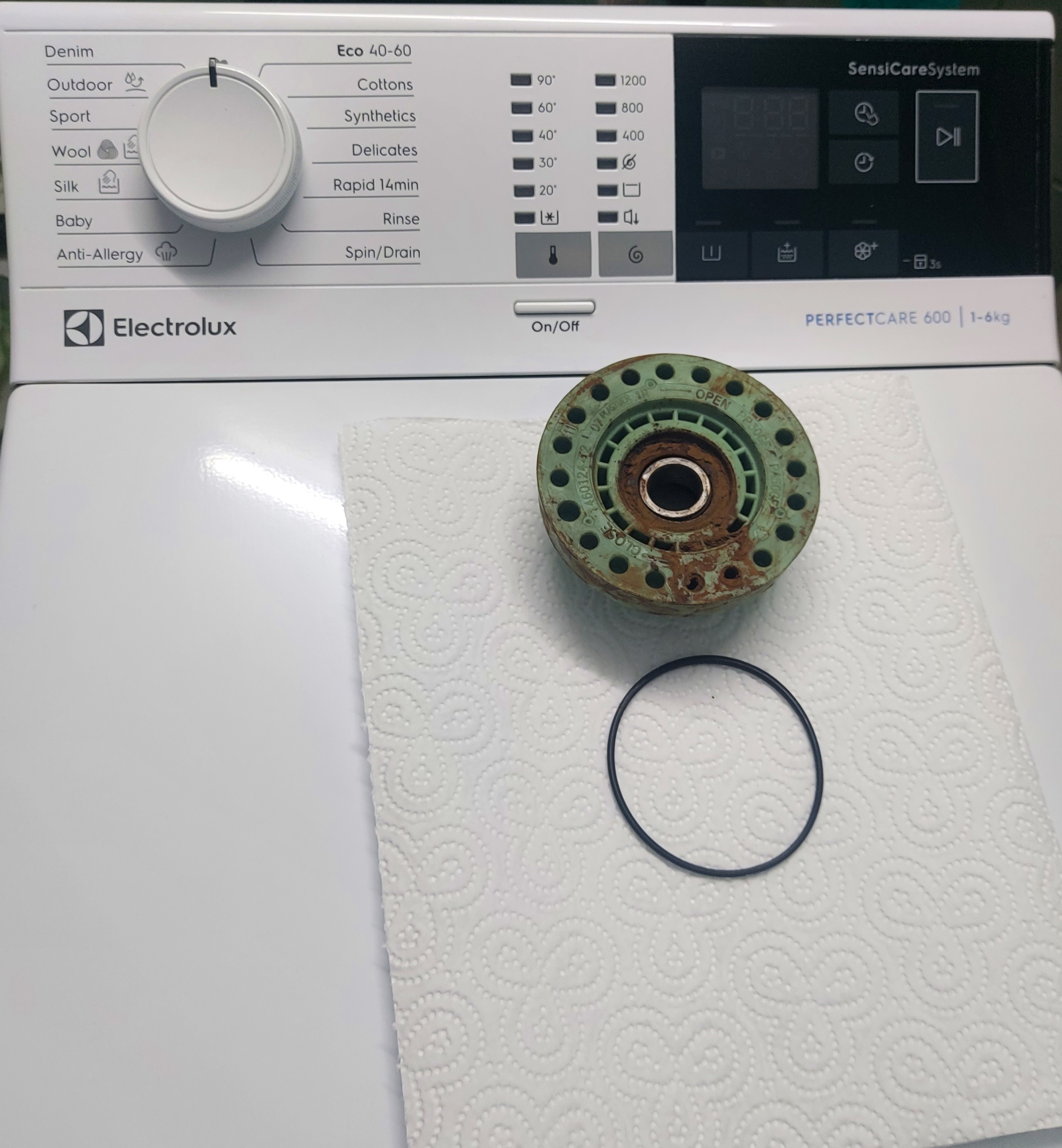 Masina de spalat rufe cu incarcare verticala Electrolux Ecoline EW7T4272E, 7 kg, 1200 RPM, Clasa A, Sistem SteamCare+SensiCare, SoftOpening, TimeManager, Rapid 14 min, Motor Inverter, AquaControl, Alb