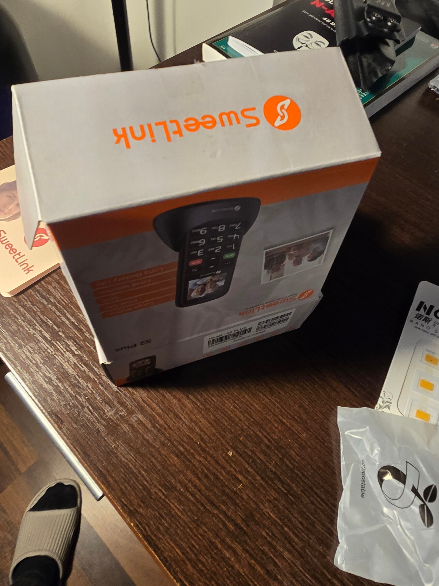 SweetLink F2 Plus Telefon mobil pentru seniori, taste mari, meniu in limba Romana, buton SOS, dual SIM, Pentru Varstnici, Bluetooth, lanterna, radio, Stand incarcare, Albastru