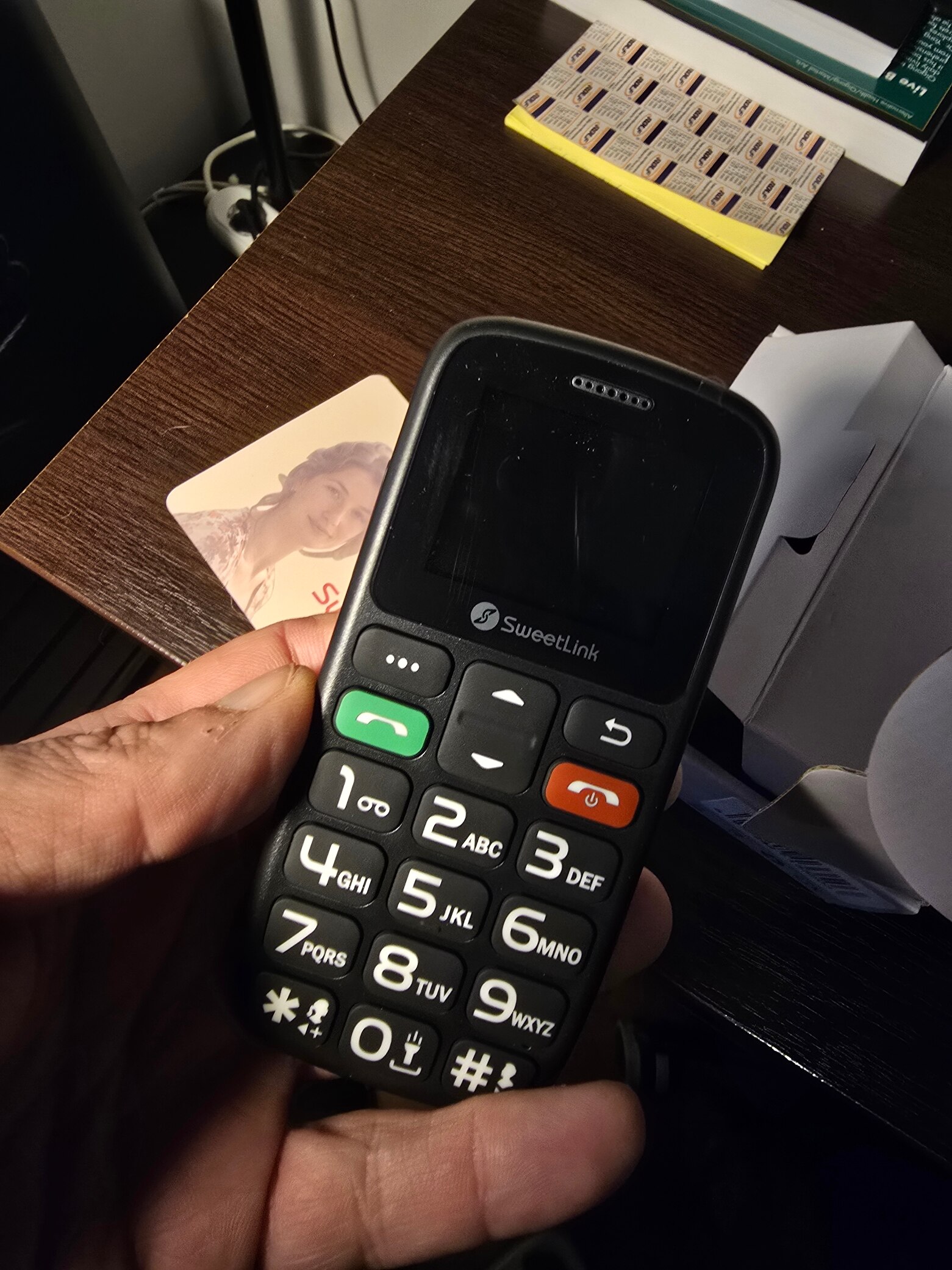 SweetLink F2 Plus Telefon mobil pentru seniori, taste mari, meniu in limba Romana, buton SOS, dual SIM, Pentru Varstnici, Bluetooth, lanterna, radio, Stand incarcare, Albastru