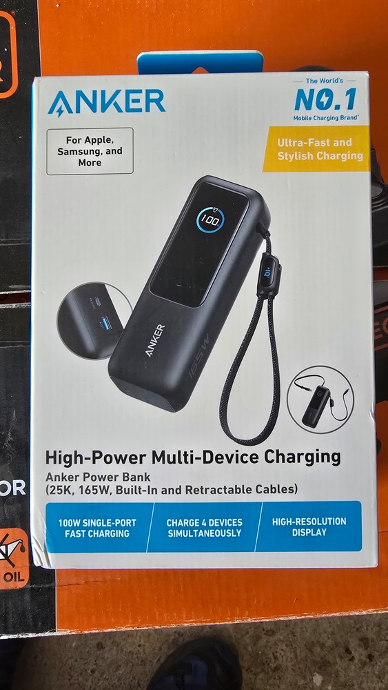 Acumulator extern Anker 25000 mAh 165W cablu USB-C retractabil