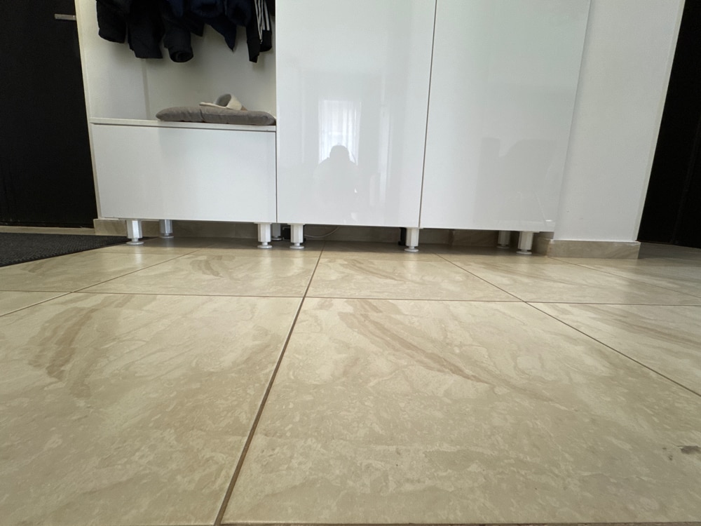 Aspirator robot si mop L40 Ultra AE RLL77SE-BK, statie automata de golire praf 3.2l, autocuratare mop cu apa de pana la 75˚C, putere aspirare 19000 Pa, functie ridicare mop, trecerea pragurilor de pana la 22mm, baterie 5200mAh, negru