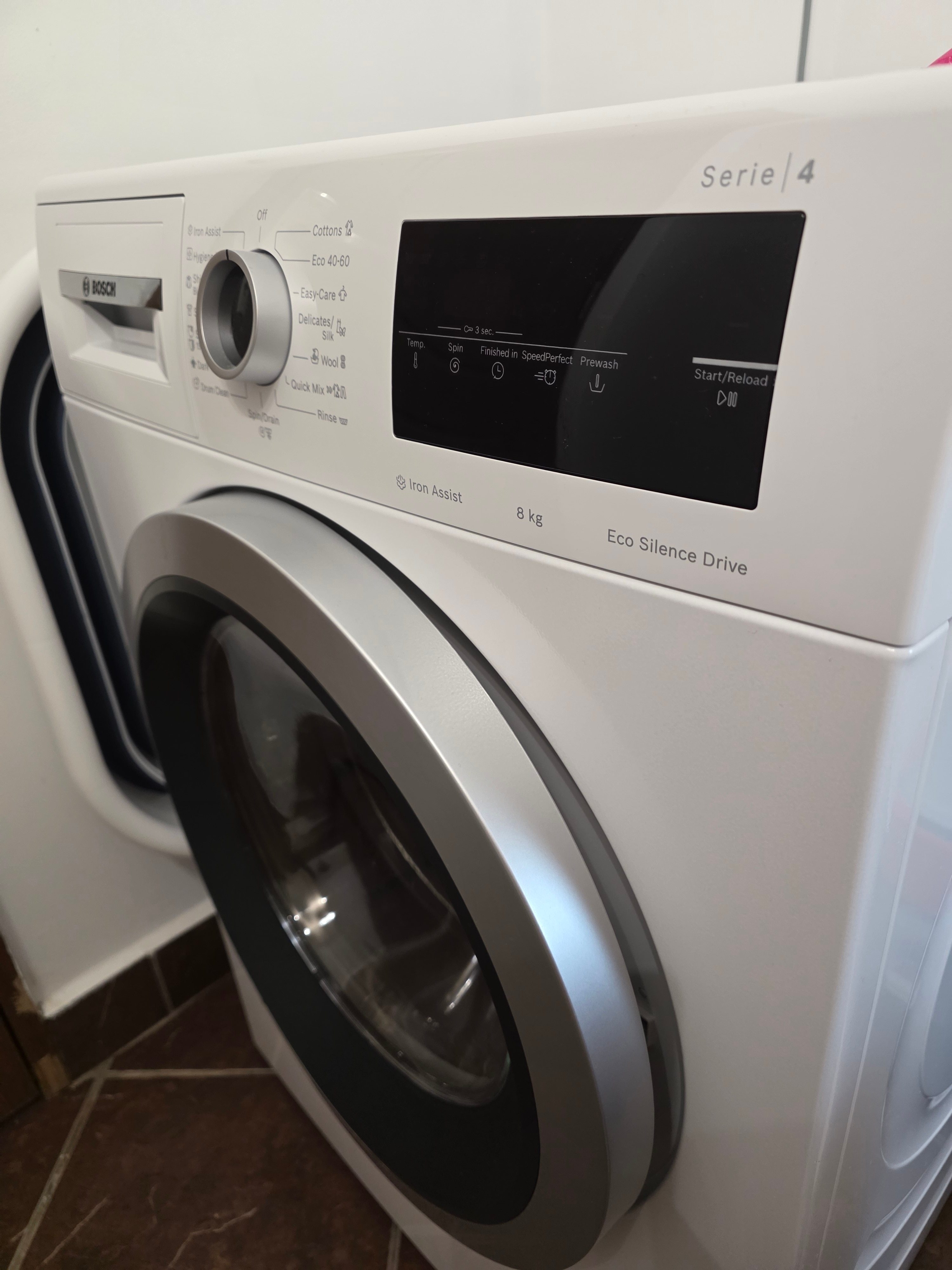 Masina de spalat rufe Bosch WAN2826SBY, 8 Kg, 1400 RPM, Iron Assist, Hygiene Plus, EcoSilence Drive, Control electronic/touch, Speed Perfect, program Dark colors, Clasa A, 60 cm, Alb/antracit