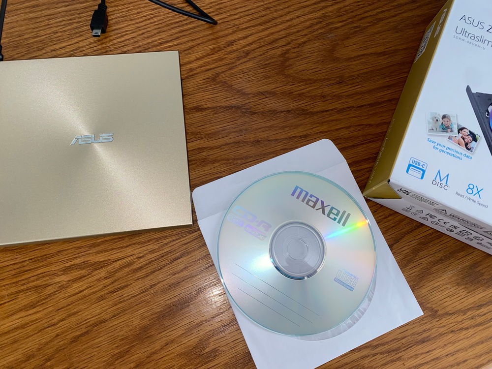 DVD writer extern ASUS ZenDrive U8M, 8X, ultra-subtire 13.9mm