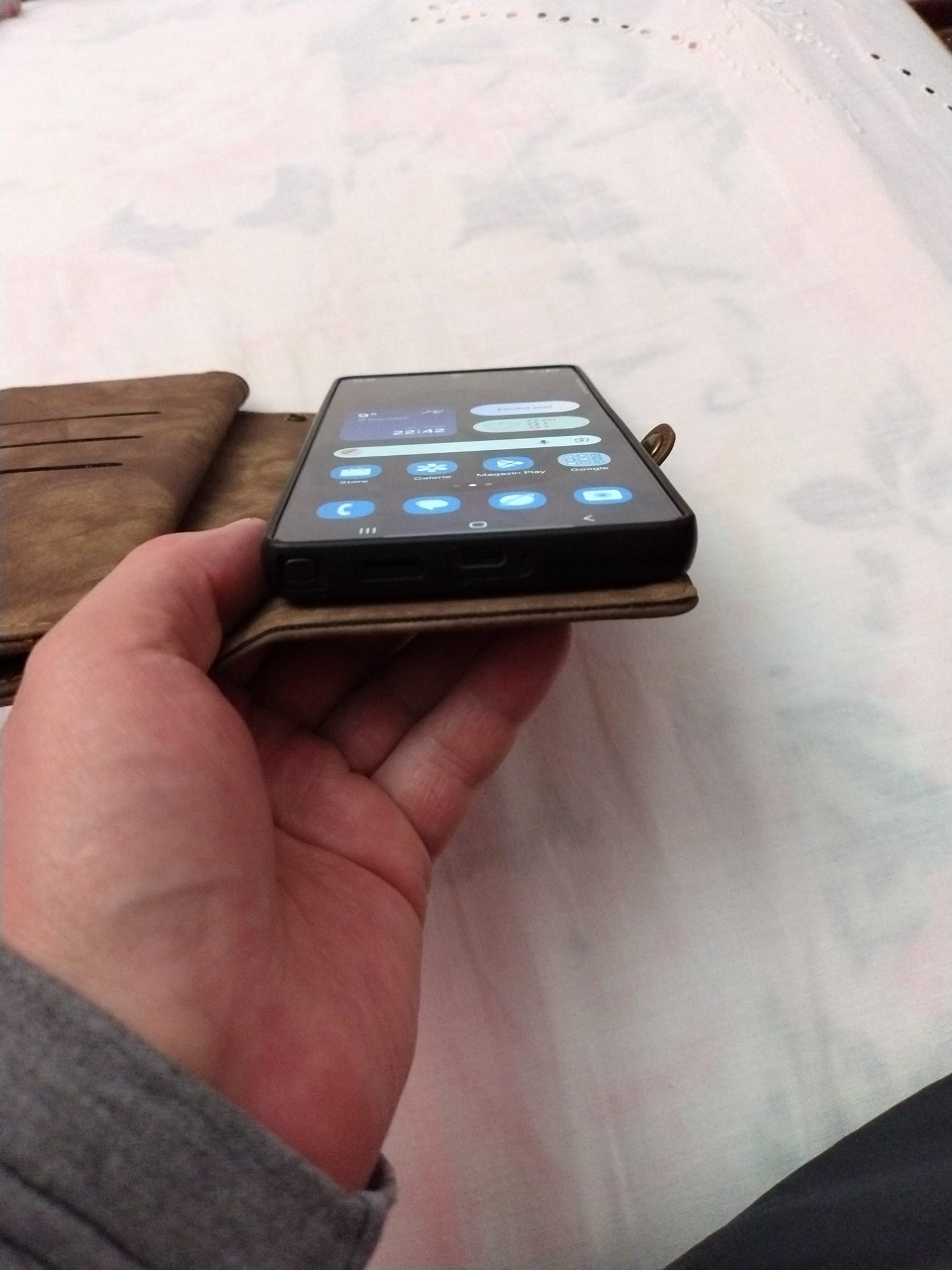 Folie Sticla Privacy pentru Samsung Galaxy S25 Ultra Daden TitanGlass, Kit de instalare usoara si rapida cu dispozitiv de potrivire automata, Protectie Profesionala, Ultra Rezistenta