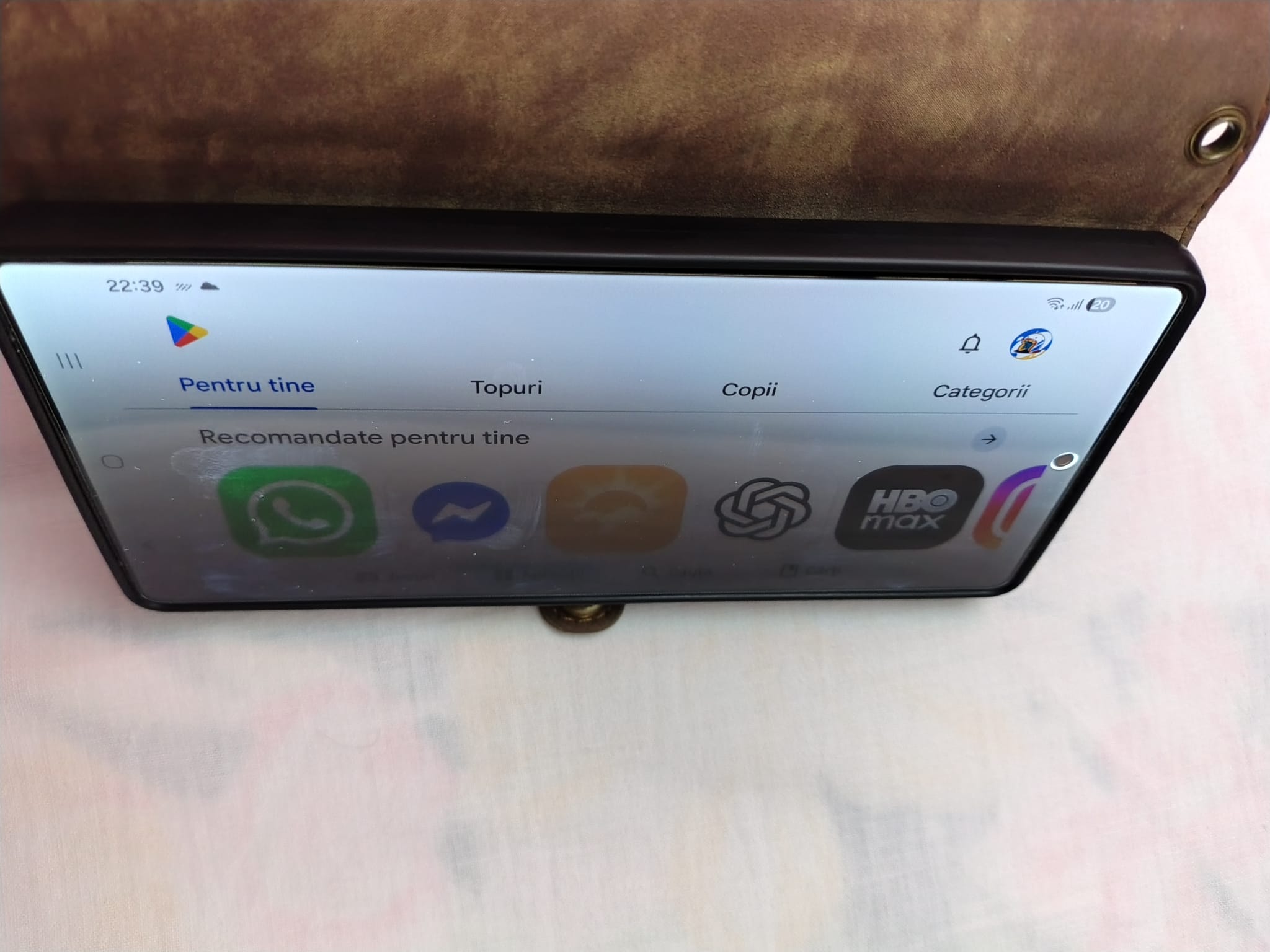 Folie Sticla Privacy pentru Samsung Galaxy S25 Ultra Daden TitanGlass, Kit de instalare usoara si rapida cu dispozitiv de potrivire automata, Protectie Profesionala, Ultra Rezistenta