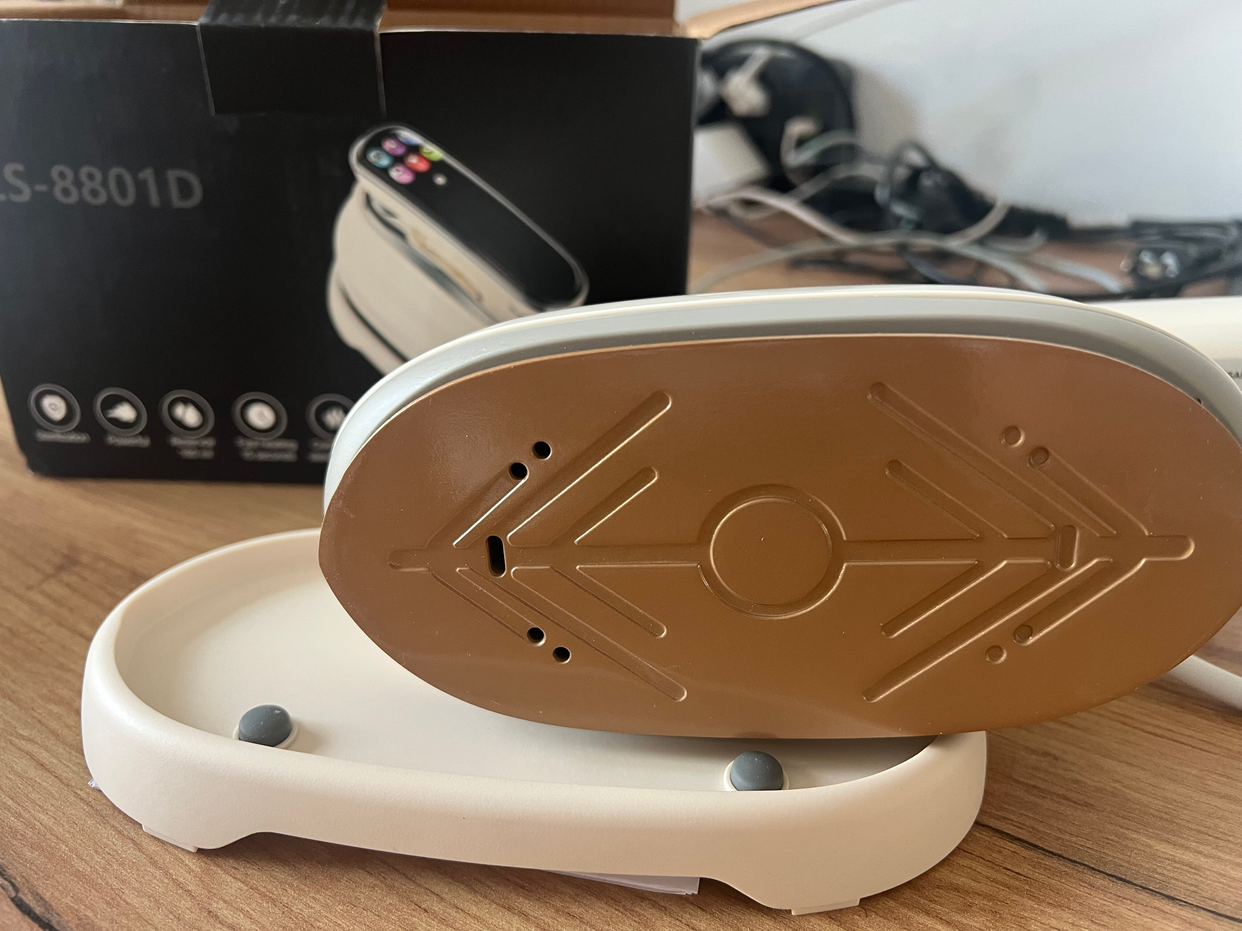 Aparat De Calcat Cu Abur 5 In 1, Goxawee, G5336, 1300W, 5 Moduri Reglabile, Afisaj LCD, Incalzire 15 Secunde, Vertical Si Orizontal, Functie Umeda/Uscata, Portabil Pentru Haine, Draperii Si Calatorii