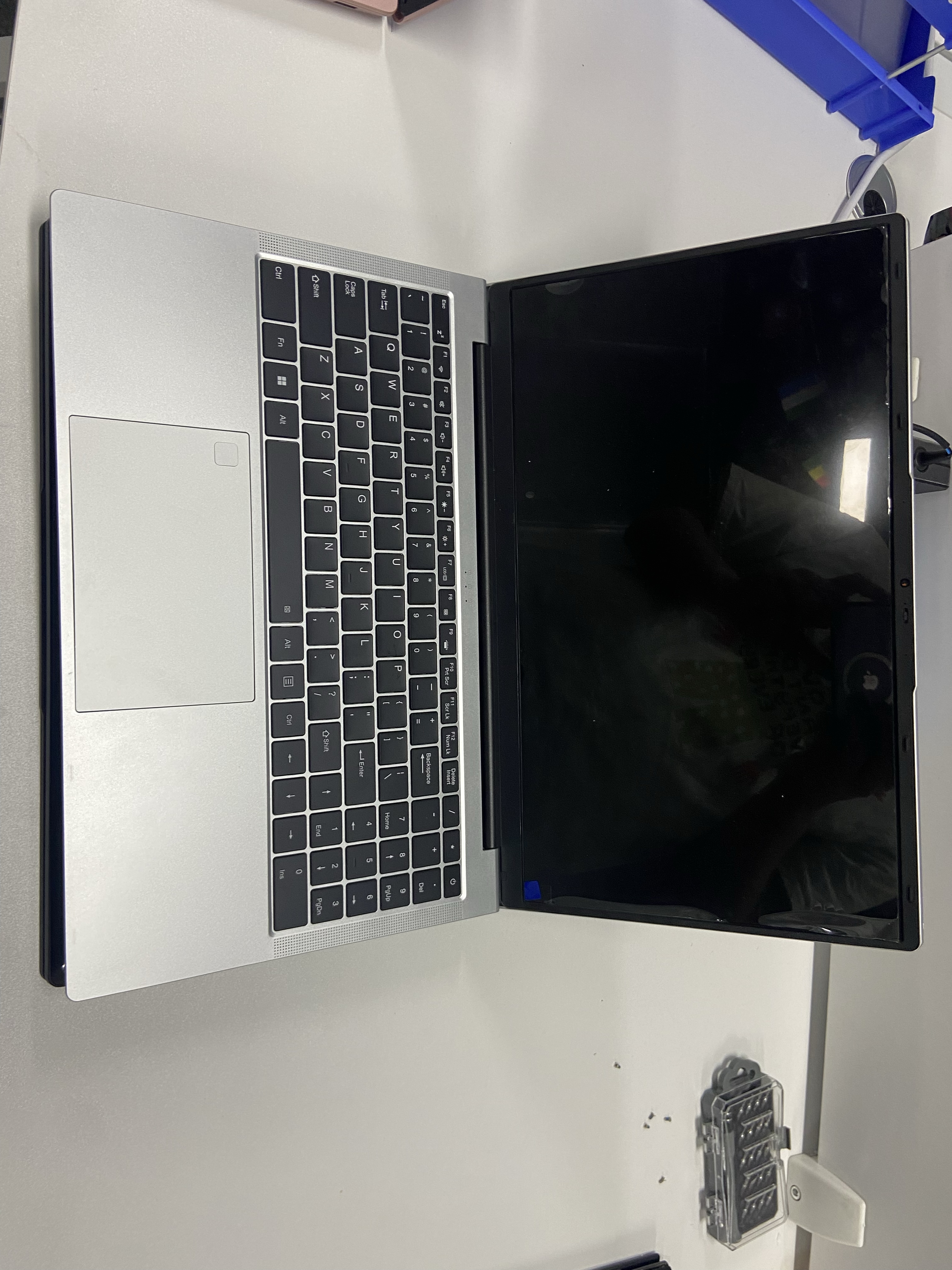 Laptop Auusda 15,6 inci, procesor AMD 3050E (2C/4T), dual-core 16 GB RAM, SSD de 512 GB, IPS FHD, senzor de amprenta, tastatura iluminata, argintiu, Bluetooth 5.0