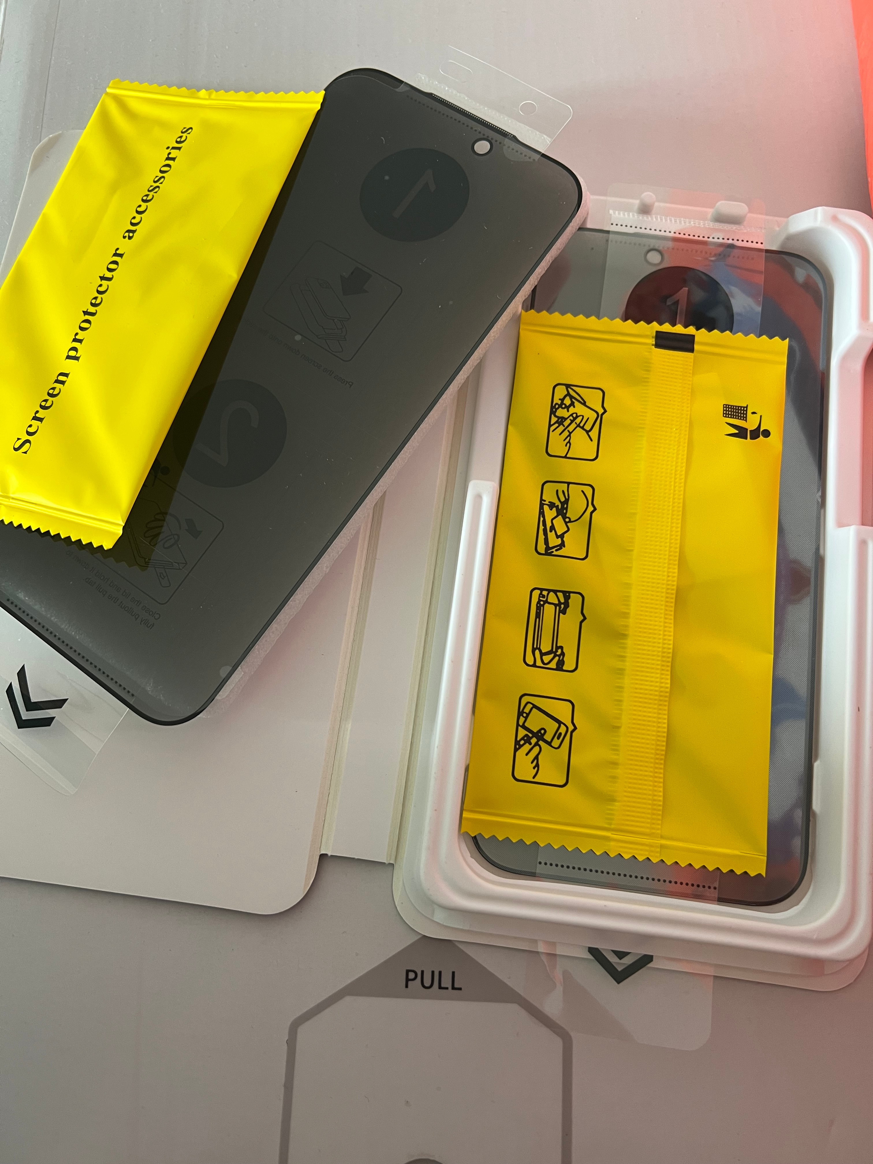Set 2 Folie Sticla pentru iPhone 17 Pro – Sticla Securizata 9H+, Kit Instalare Automata Anti-Praf Rapid, Tratament Oleofob Electronic, Anti-Amprenta, Sensibilitate Touch Avansata, Acoperire Completa Compatibila cu Husa