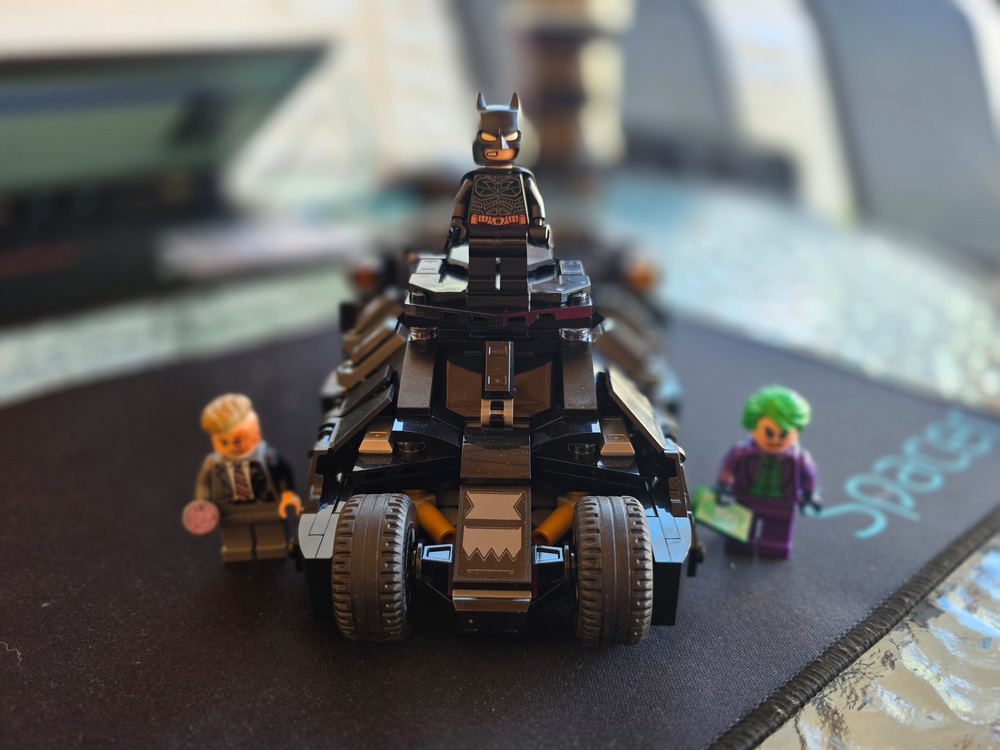 LEGO® DC - Batman™ Tumbler vs. Two-Face™ si Joker™ 76303, 429
