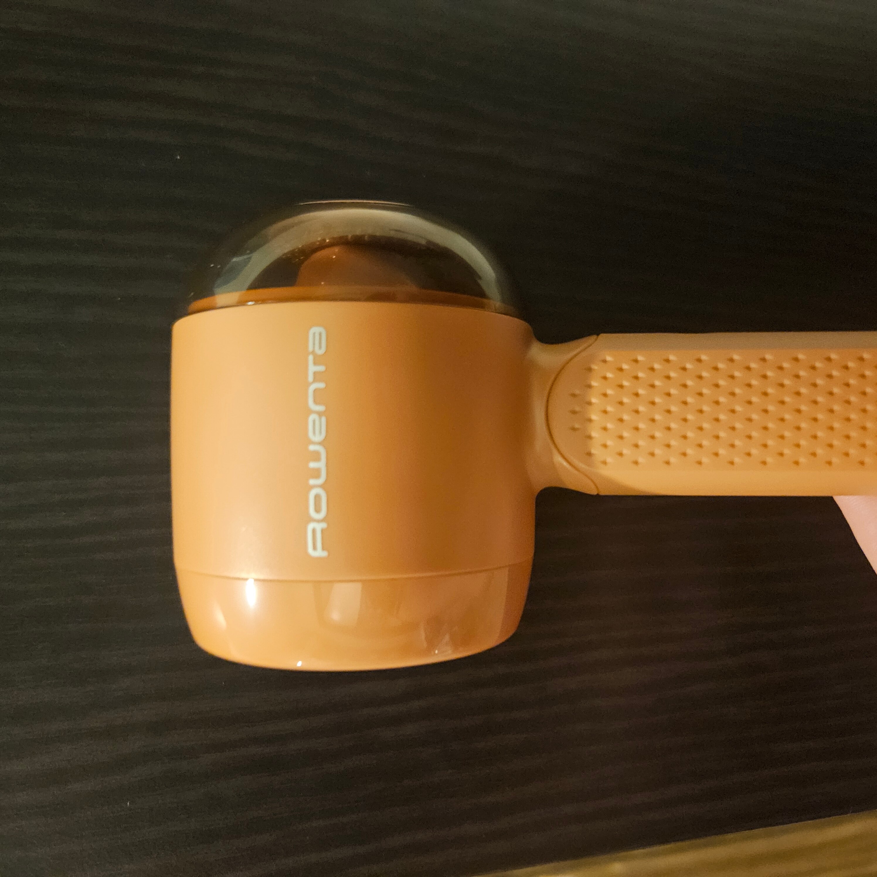 Aparat de curatat scame Rowenta Easy Care JA8001E0, autonomie 60 minute, perie de curatare, cablu incarcare USB-C, maner ergonomic, teracotta