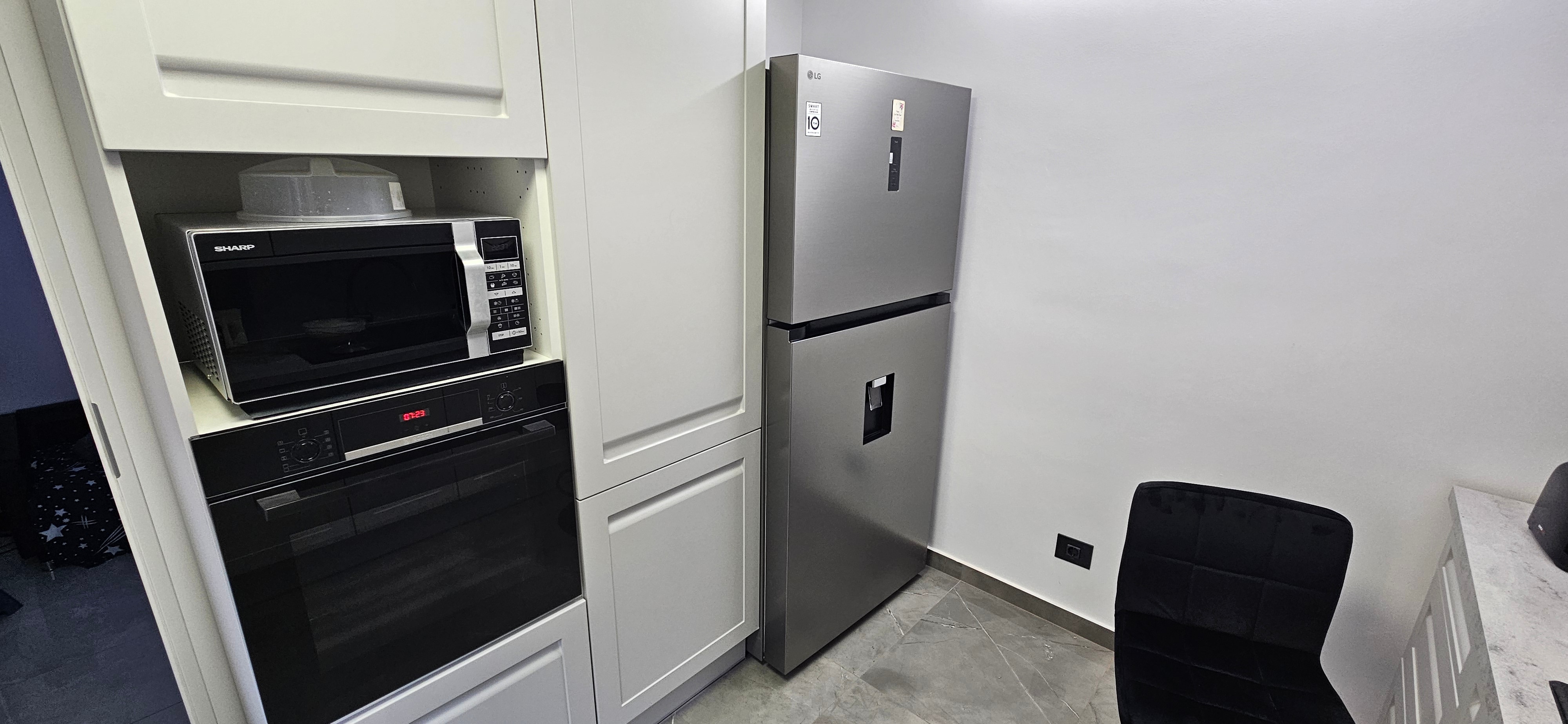 Frigider cu doua usi GTFV61PYBQD,609 l,No Frost, Compresor Smart Inverter, WI-FI,Dozator apa, H 184 cm, Cls E, Argintiu