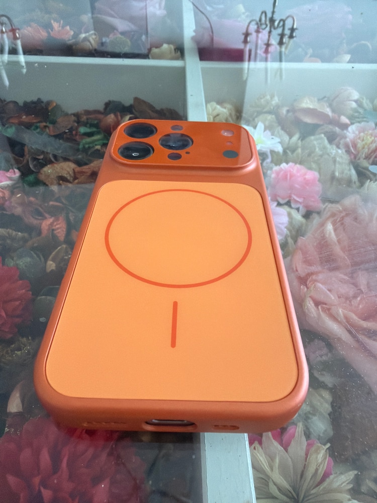 Husa Skin pentru Transformare iPhone 16 Pro in iPhone 17 Pro – Design Premium, Compatibil MagSafe, Culoare Portocaliu