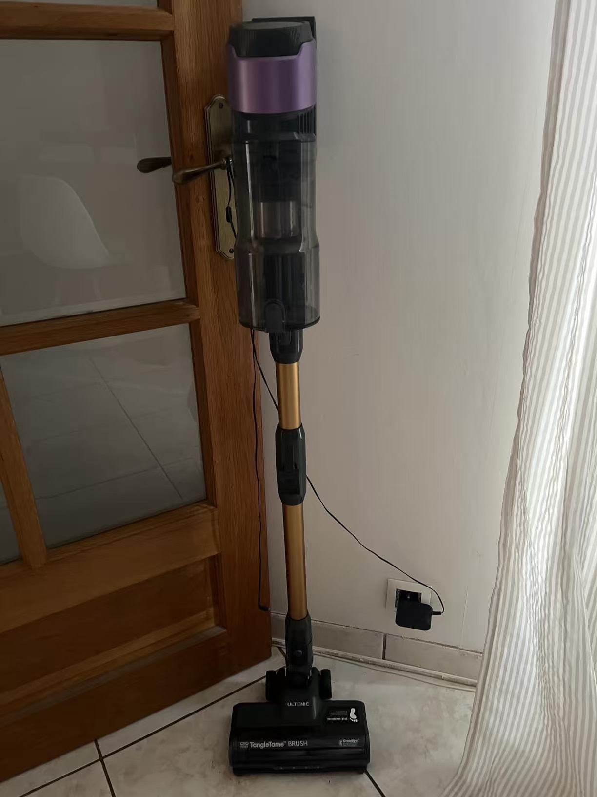 Aspirator vertical fara fir Ultenic U20, 78000 PA/650 W/perie pentru podea Zero-Tangle
