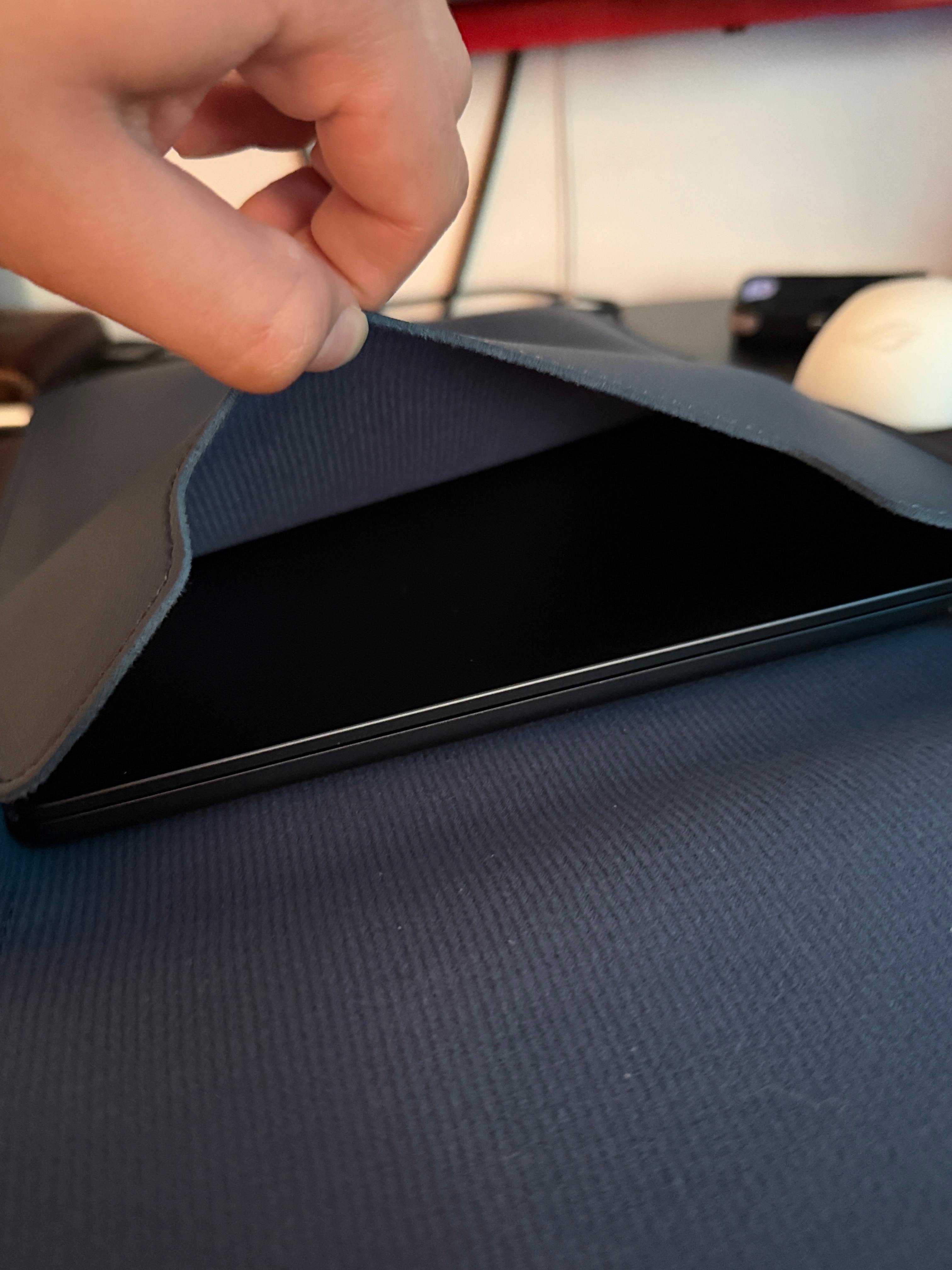 Husa Laptop 15-16 inch, Nasture magnetic, compatibila cu MacBook Air, MacBook Pro, Piele PU, Marime Universala, Gri inchis