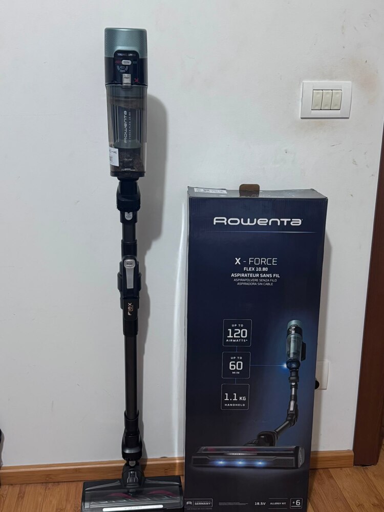 Aspirator vertical Rowenta X-Force Flex 10.80 RH7A35E0, 300 W, 18.5V, autonomie 60 minute, filtrare 99.9%, recipient 0.44 L, tub flexibil, perie cu LED, panou digital SmartControl, verde & negru
