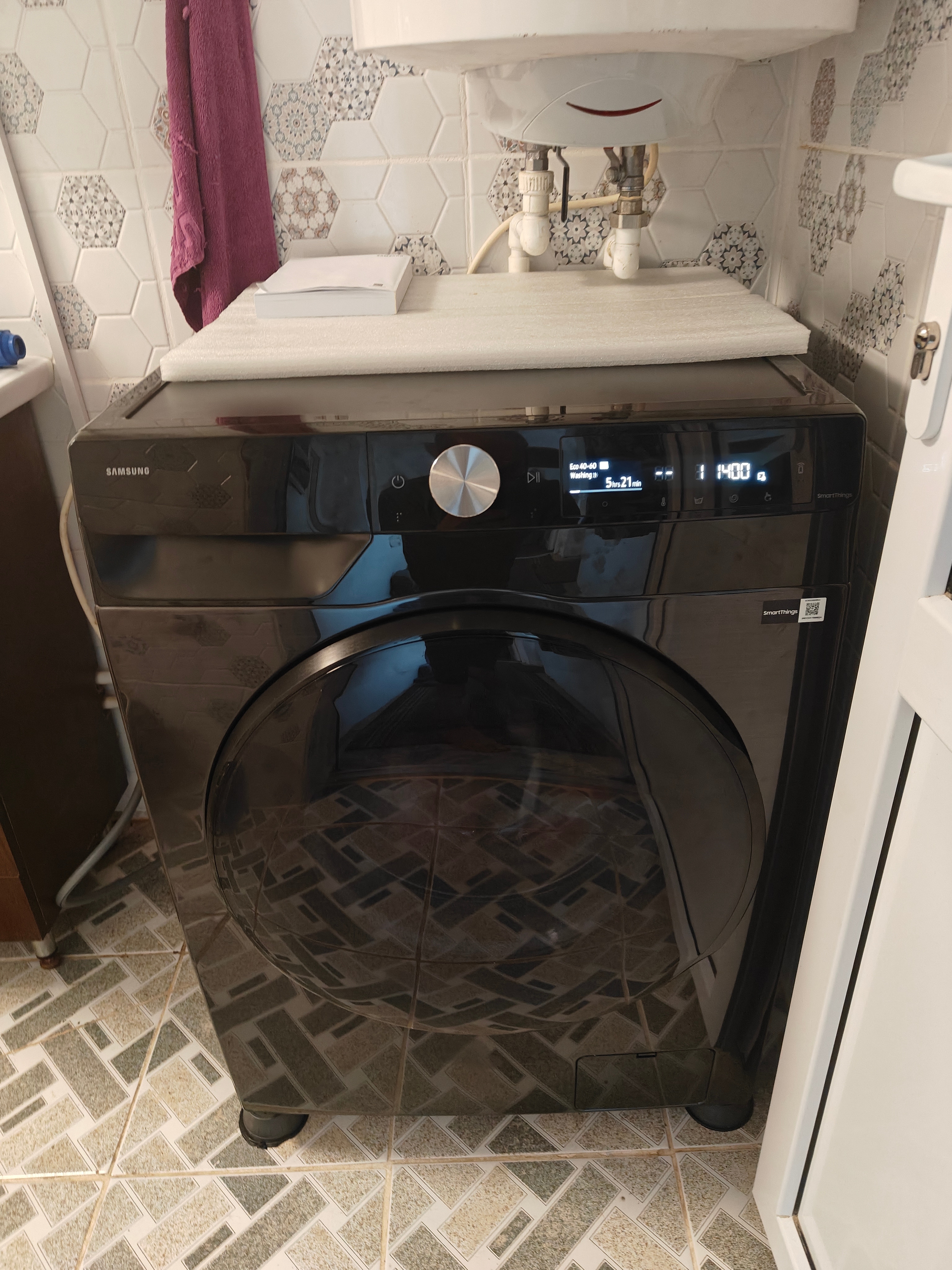 Masina de spalat rufe cu uscator Samsung WD90DG6B85BKU4, Spalare 9 kg, Uscare 6 kg, 1400 RPM, Clasa D, AI Wash, Auto Dispense, AI Ecobubble, AI Control, Super speed 39 min, WiFi, Alb