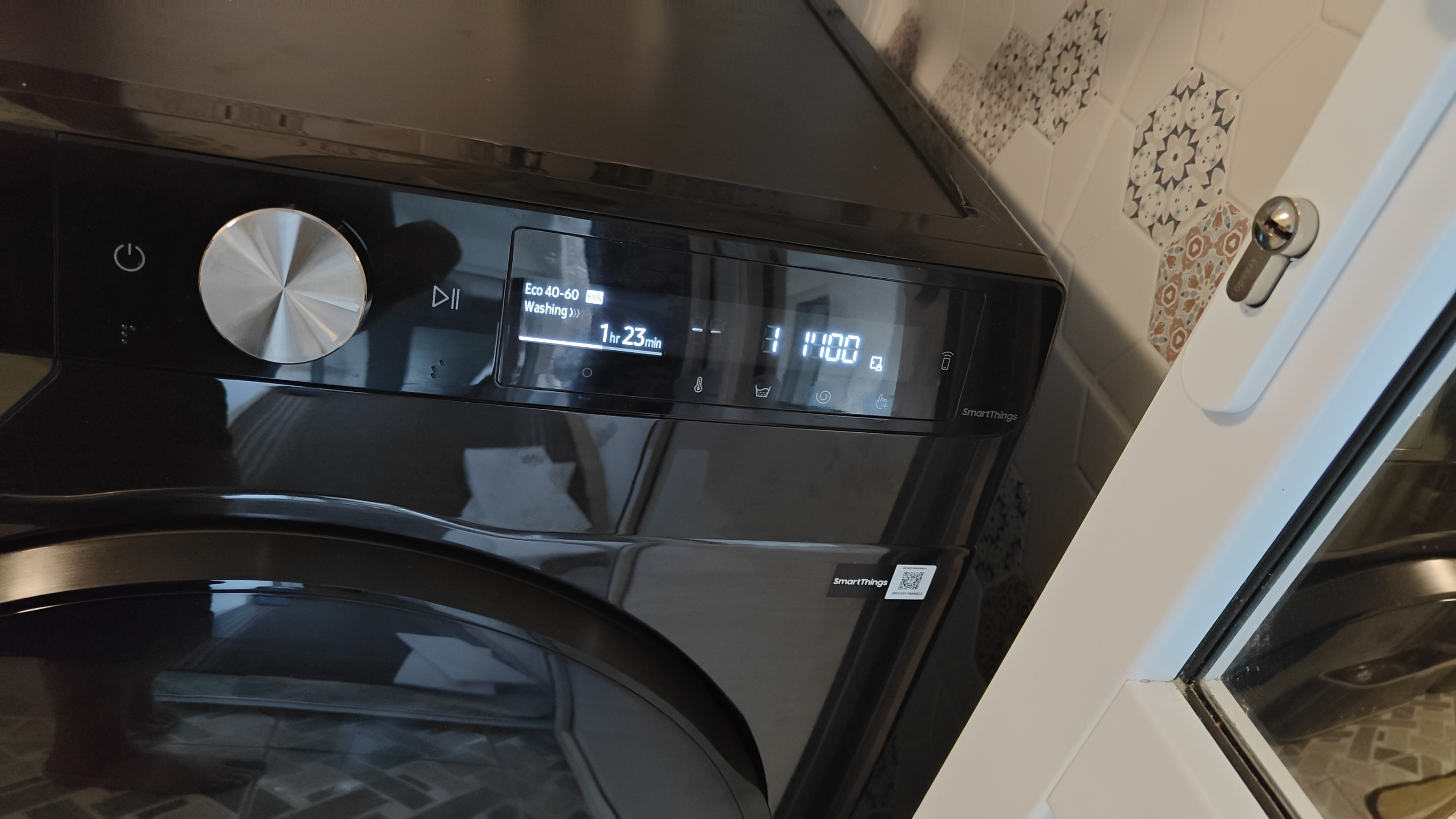 Masina de spalat rufe cu uscator Samsung WD90DG6B85BKU4, Spalare 9 kg, Uscare 6 kg, 1400 RPM, Clasa D, AI Wash, Auto Dispense, AI Ecobubble, AI Control, Super speed 39 min, WiFi, Alb