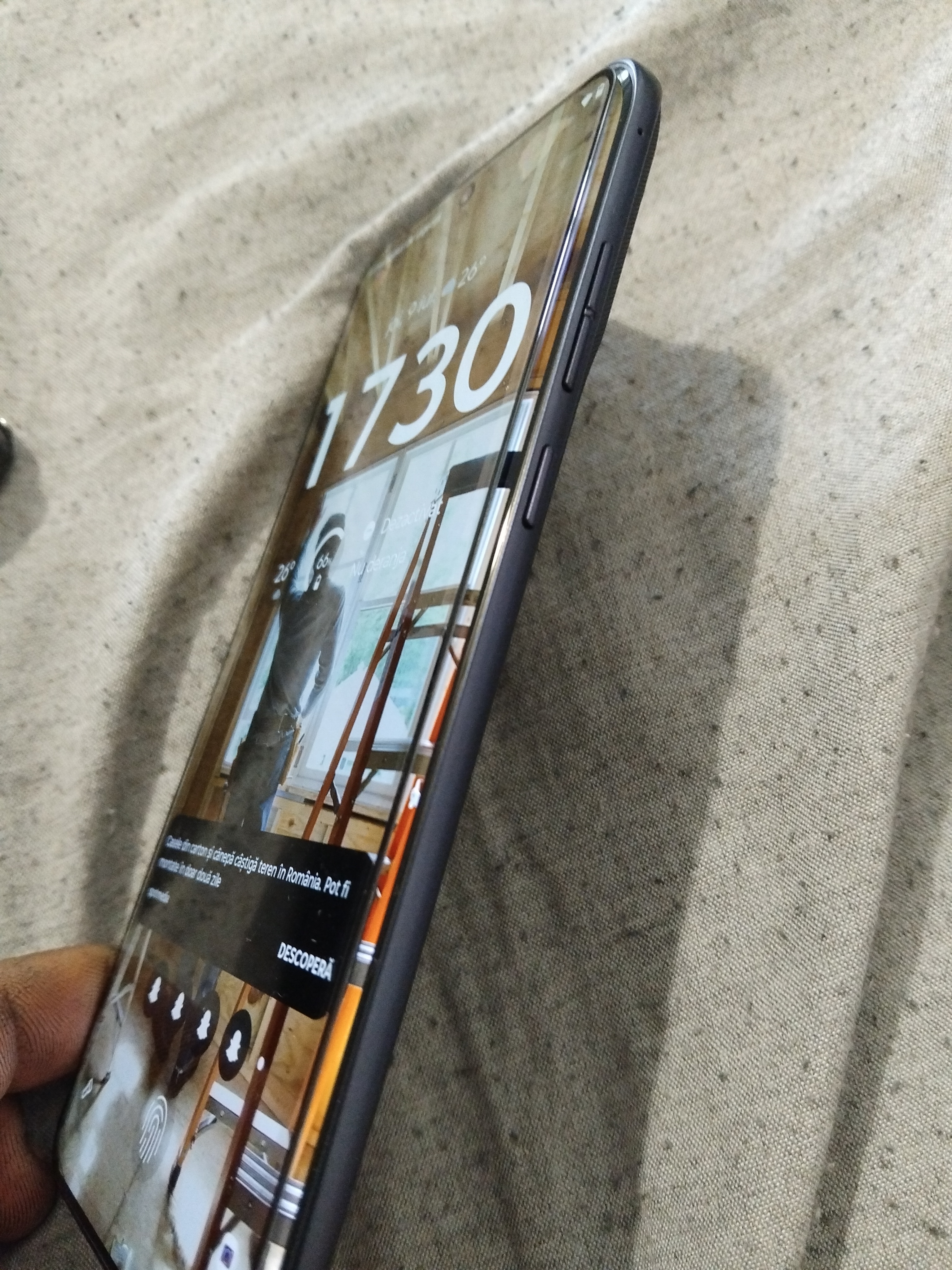 Folie Sticla CASEY STUDIOS™ pentru Motorola Edge 70, Full Cover 3D, Full Glue, Duritate Militara, Protectie Profesionala Ecran 3D, Anti Zgarieturi, Margini Negre