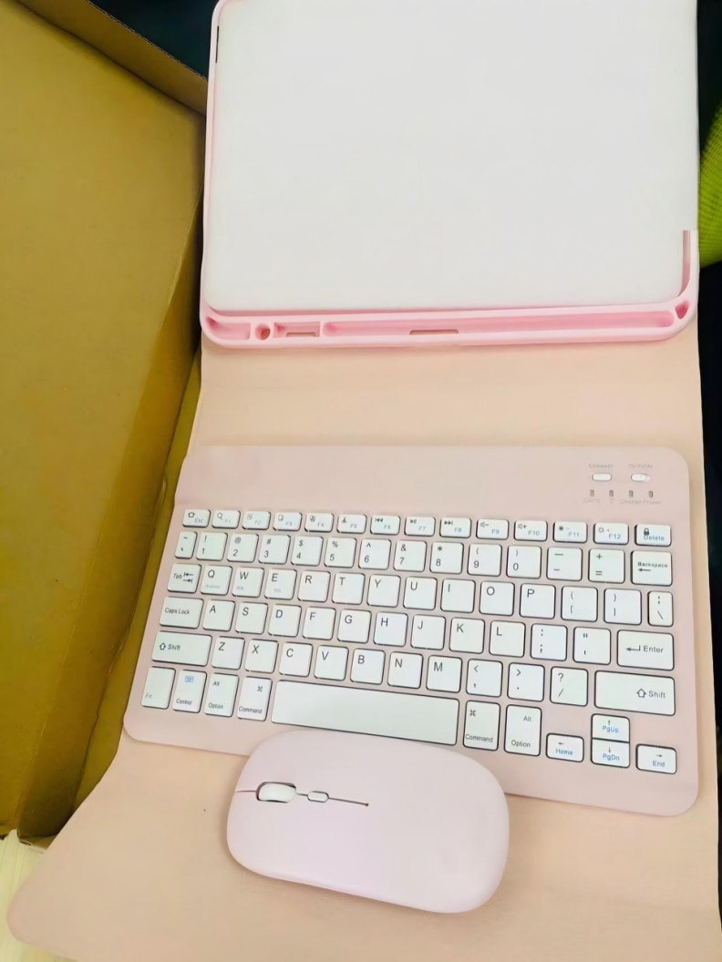 Husa de protectie pentru tableta iPad 11 (2025, 11")/ iPad 10 (2022), pliere 3+Y, suport portret si peisaj, rama transparenta, cu suport pentru creion, cu cadou folie de protectie ecran sticla calita, Ugo®, roz