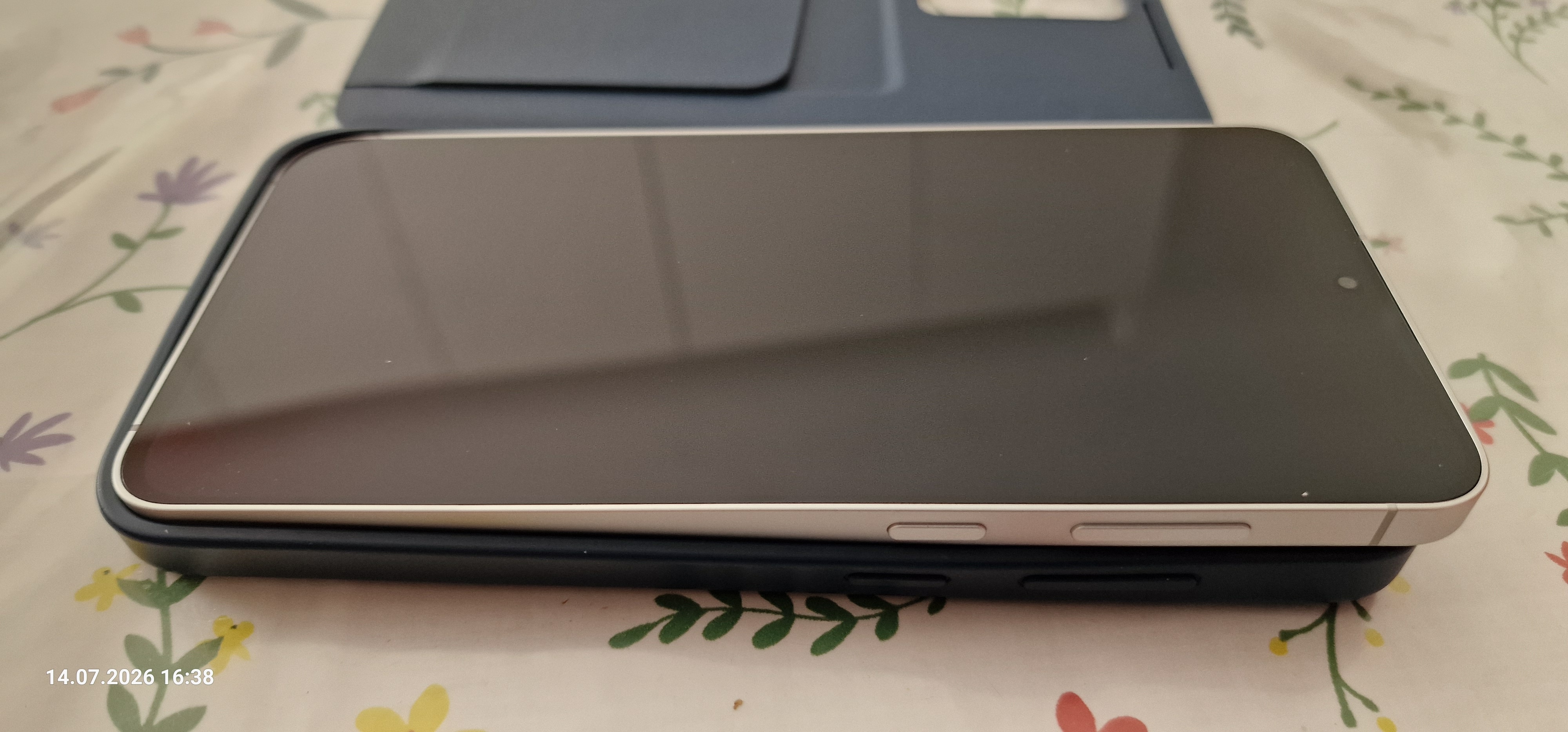 Husa pentru Samsung Galaxy S25 FE tip carte, Skyddar, cu portofel si SmartView, Premium, set cu sticker, Negru