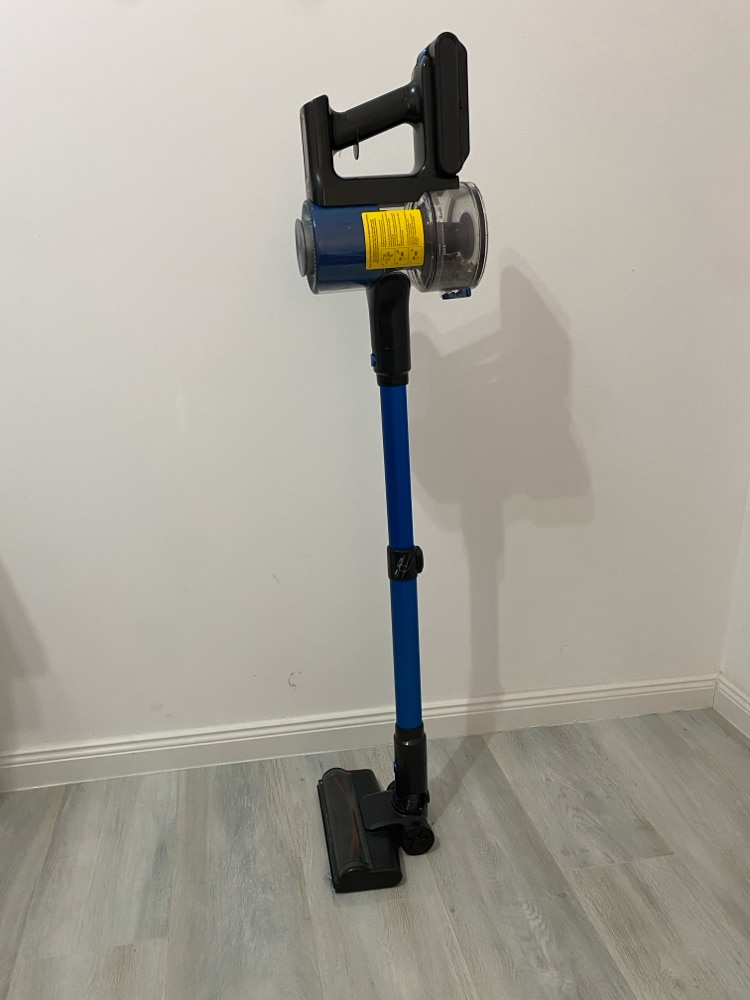 Aspirator Vertical Fara Fir Techsen W1 Volt, 550W, Putere de Aspirare 45KPa, Design Self-Standing, 3 Moduri de Aspirare, Smart Touch Display, Tub Extensibil, Baterie Li-ion, Autonomie mare, Accesorii Multiple