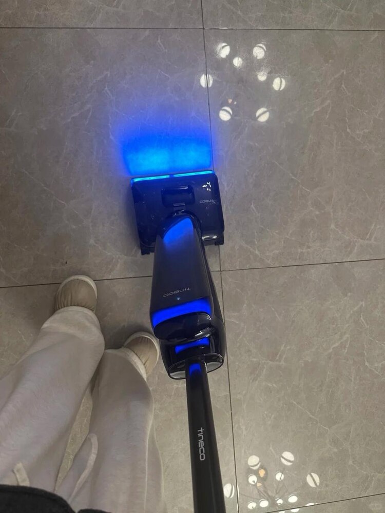 Aspirator Vertical Cu Spalare Tineco Floor One S7 Artist Premium, 220 W, Aspirare Uscat/Umed, Display Digital, Autocuratare FlashDry, Autonomie 50 Min, 21.6 V, WiFi, Gri/Negru