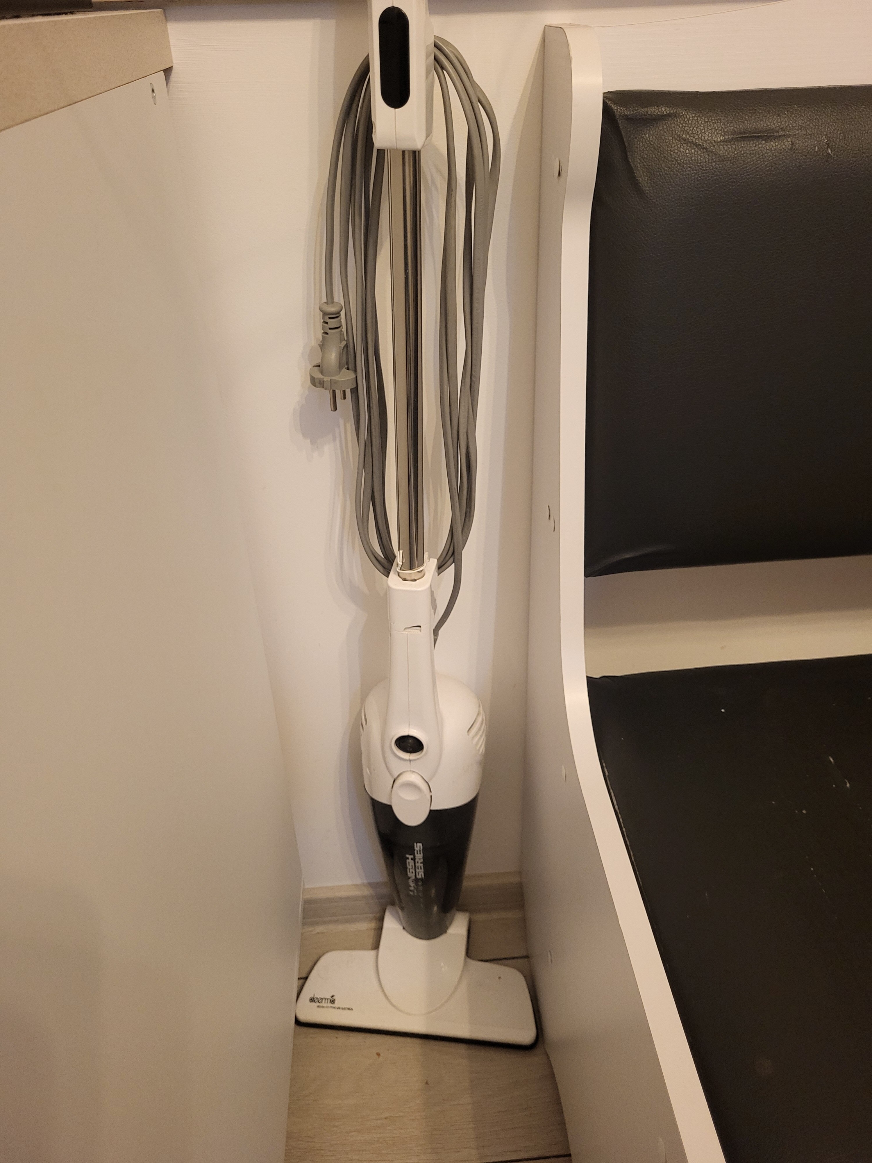 Aspirator vertical Deerma DX118C, 16.000 Pa, 600 W, 1.2 L, 76 dB, alb