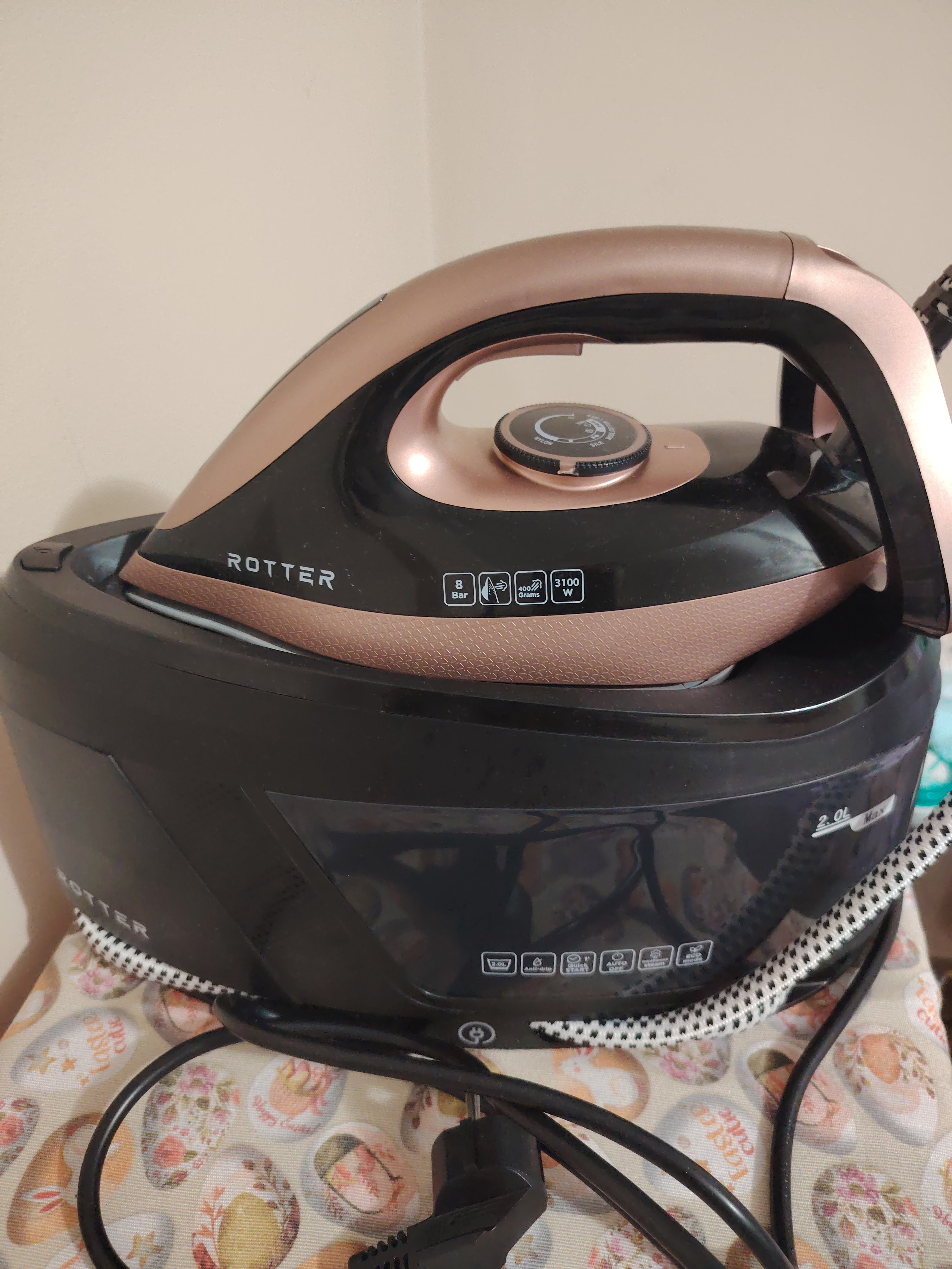 Statie de calcat cu aburi ROTTER® STEAM, Aparat de calcat 3100W, Statie steam 8 bari, Rezervor apa detasabil 2L, Fier cu jet abur 150-200 g/min, Aparat de calcat cu auto-curatare, anti-calcar, Steam calcare verticala, Oprire automata, ECO, Maro/Auriu