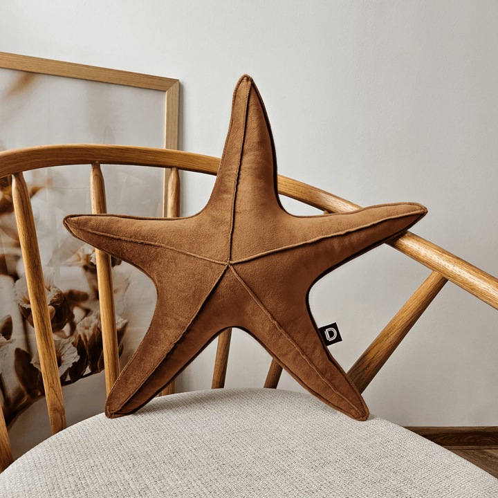 Decordruk díszpárna, bársony, 53x53x13cm, tengeri csillag alakú, barna