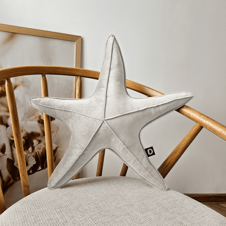 Dekoratív párna, Decordruk, tengeri csillag alakú, bársony, krémszínű, 53x53x13cm