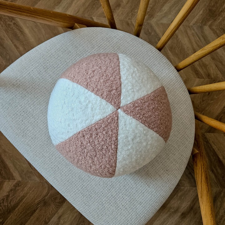 Dekoratív párna, Decordruk, fehér/rózsaszín, 30cm, hurkolt anyag, szilikon töltet