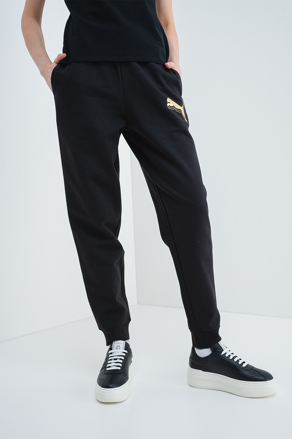 Puma, Pantaloni de trening cu imprimeu logo ESS, Negru, M